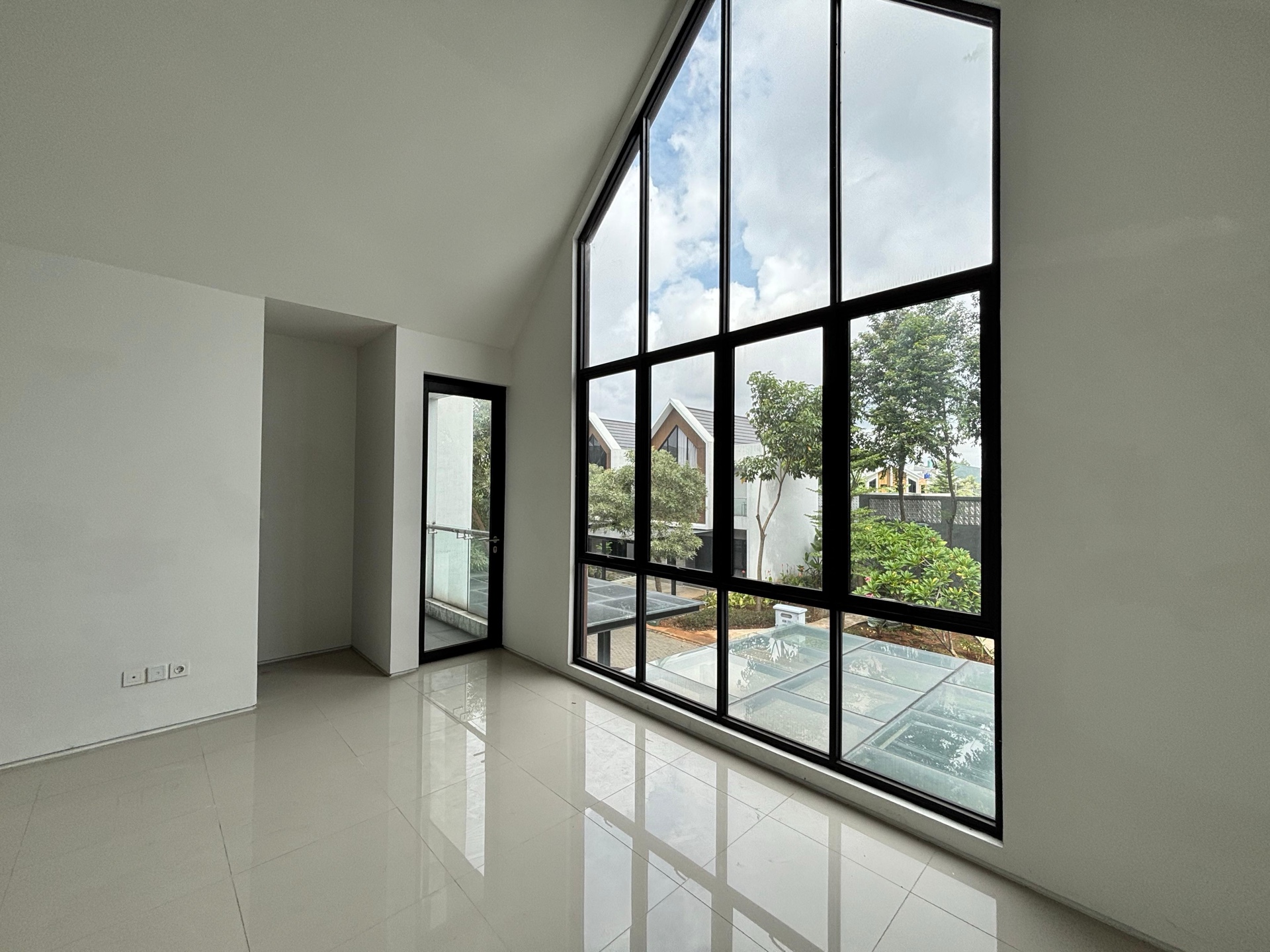 Rumah Dijual di Jakarta Barat, foto 2 dari 10