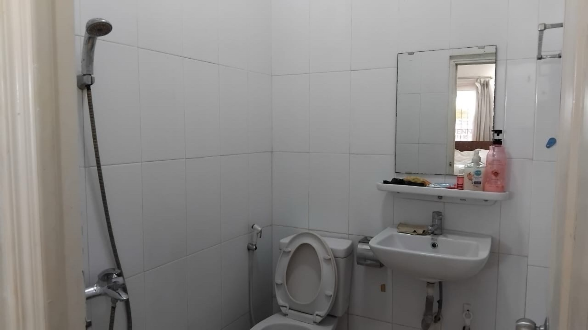 Rumah Disewa di Tangerang, foto 3 dari 9