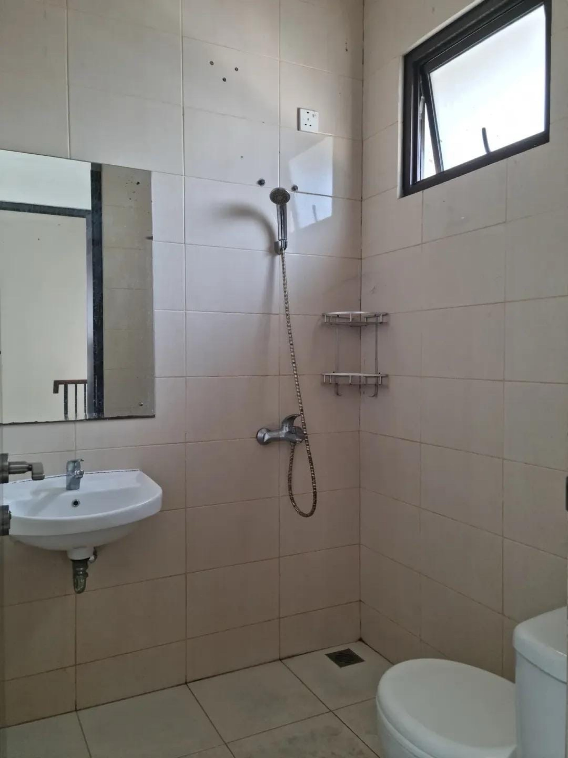 Rumah Disewa di Tangerang, foto 7 dari 8