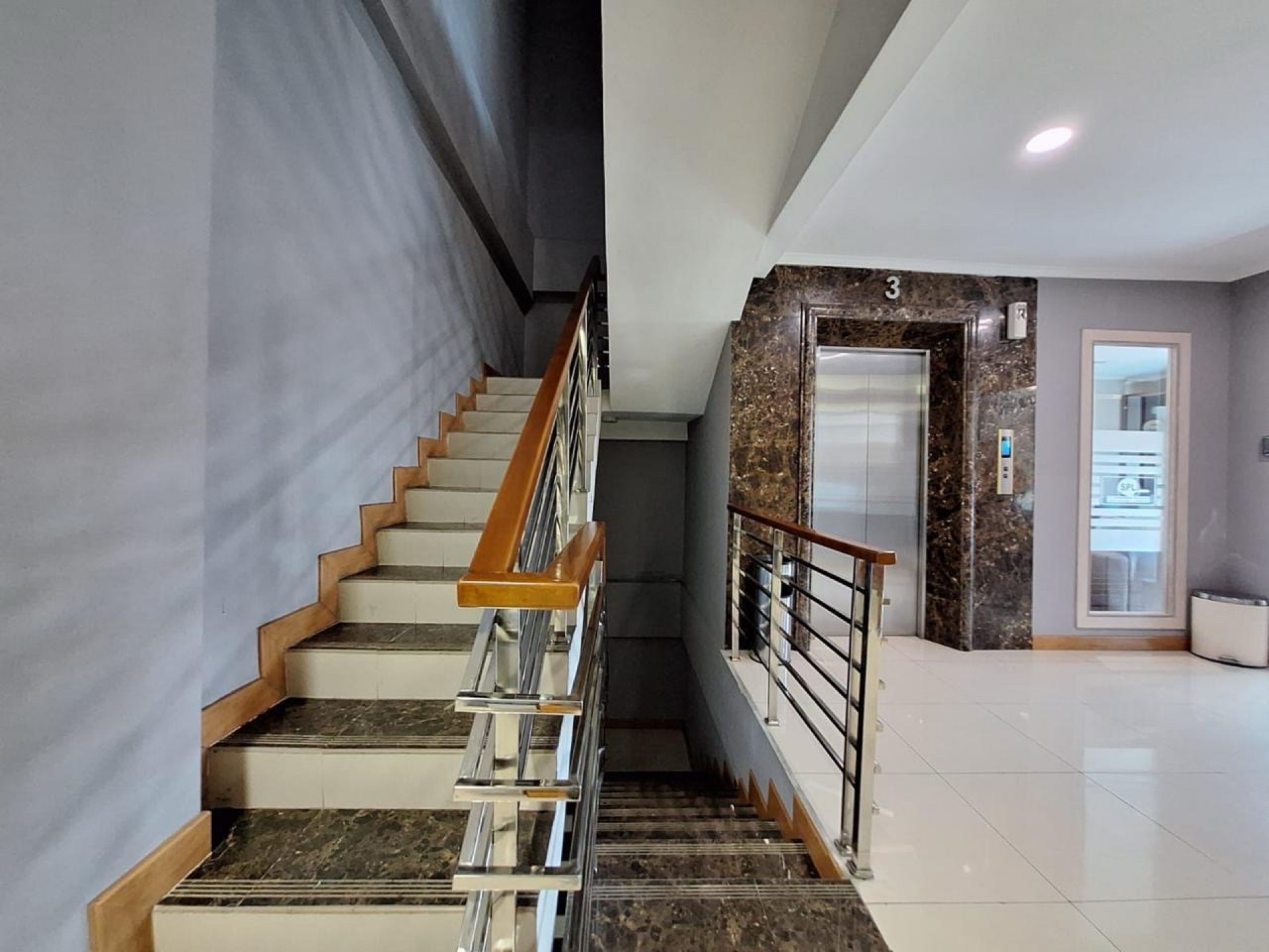 Ruko Dijual di Jakarta Pusat, foto 1 dari 10