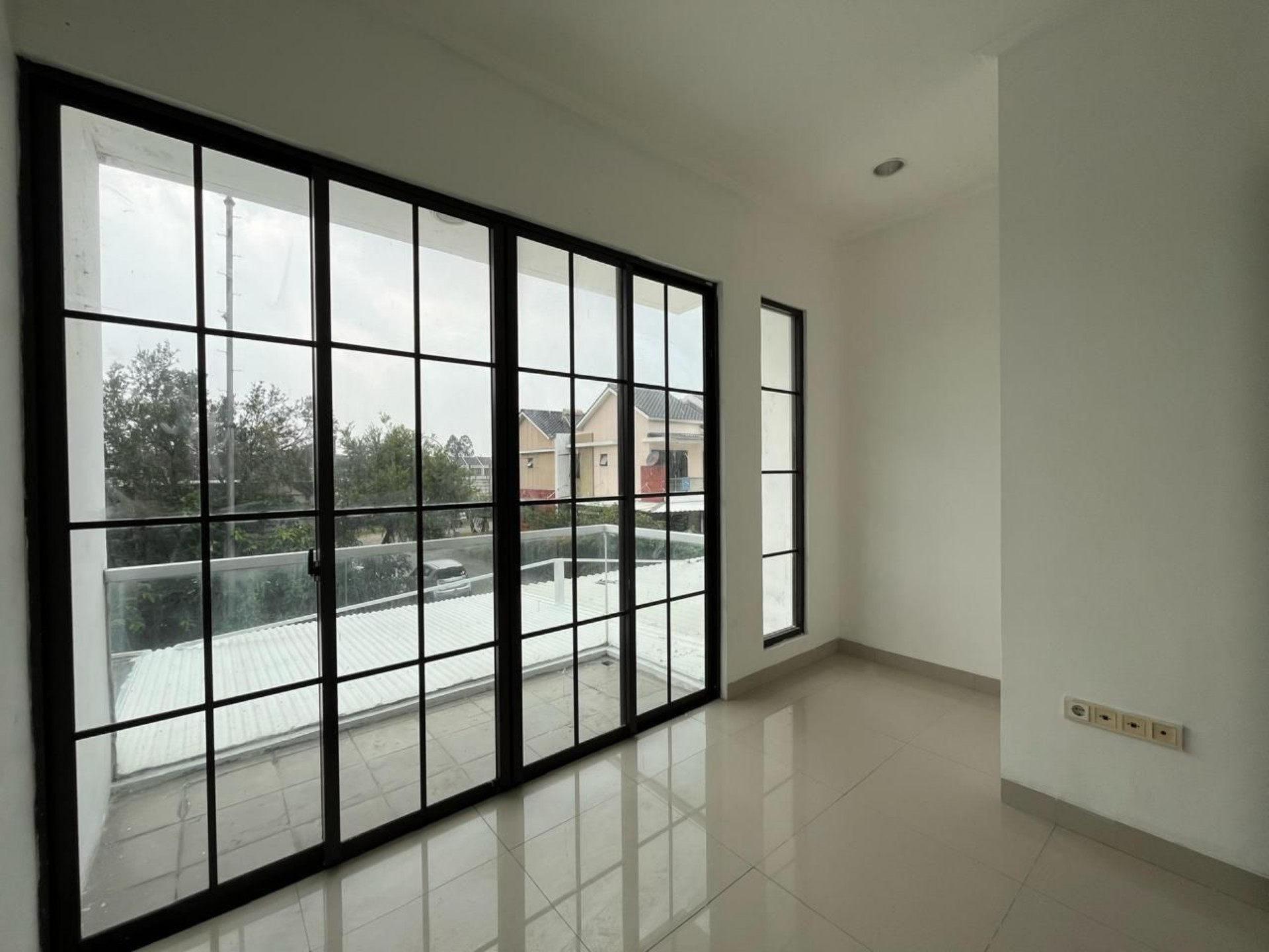 Rumah Disewa di Tangerang, foto 2 dari 7