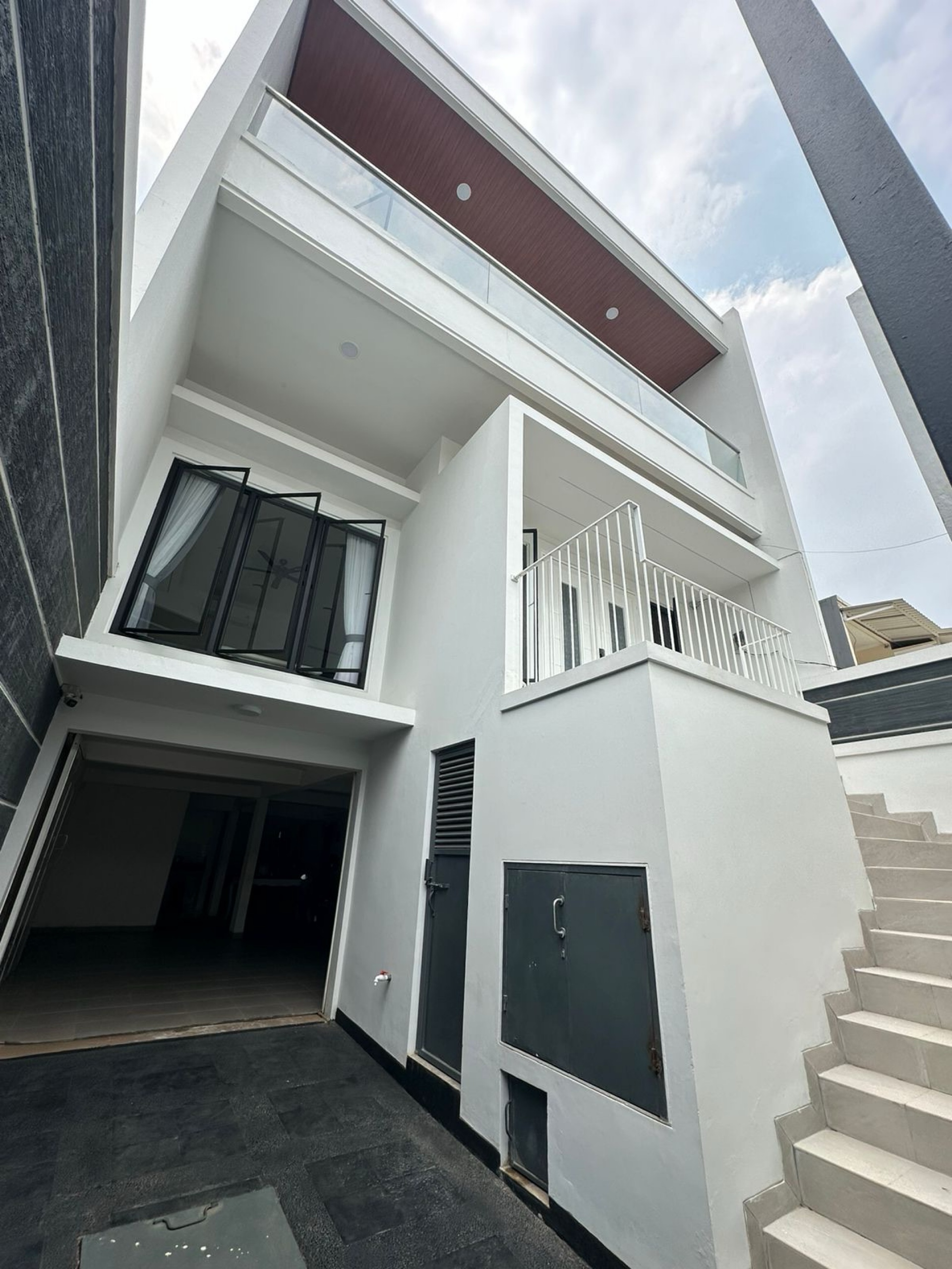 Rumah Disewa di Jakarta Barat, foto 1 dari 10