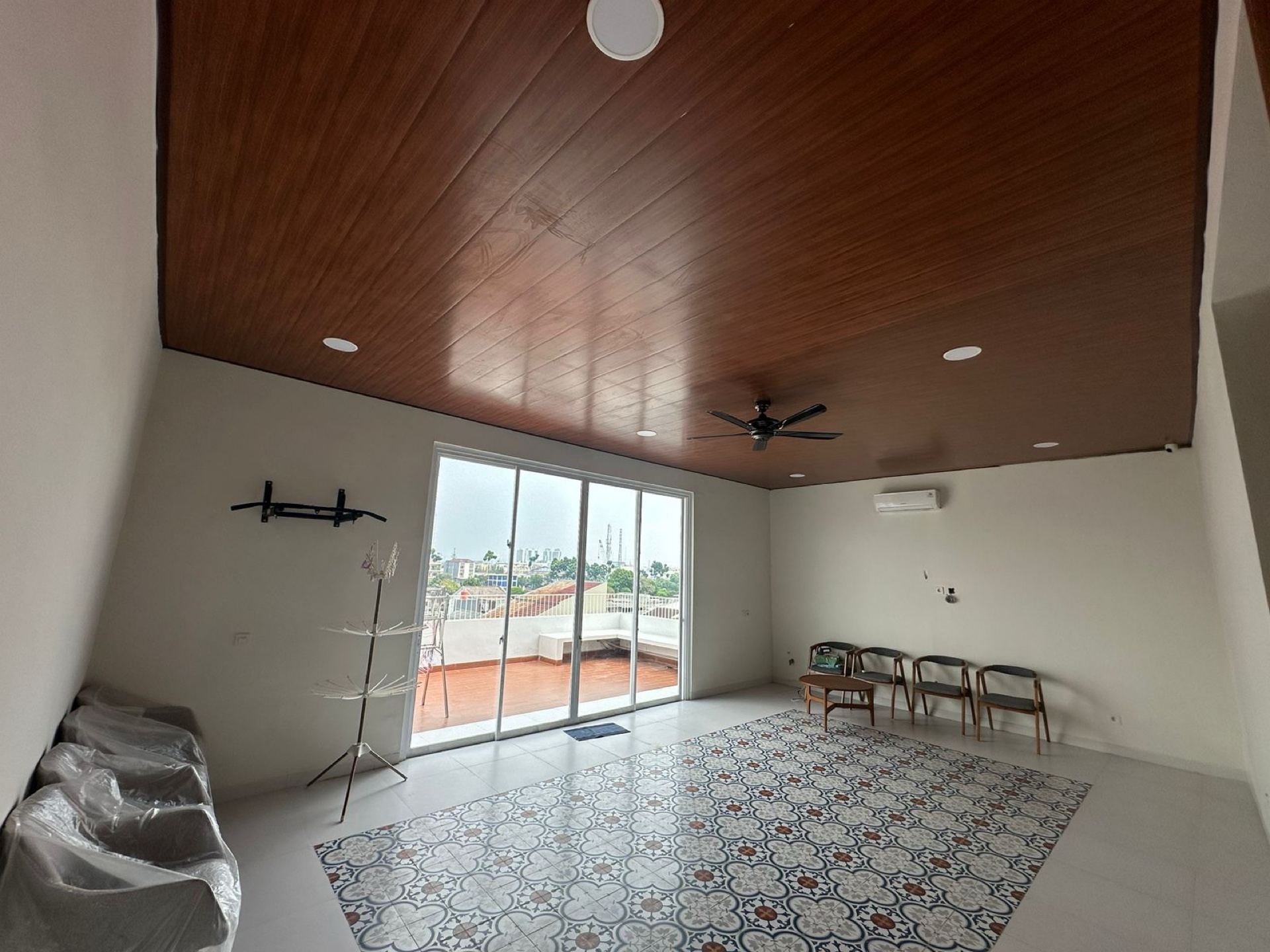 Rumah Disewa di Jakarta Barat, foto 1 dari 10