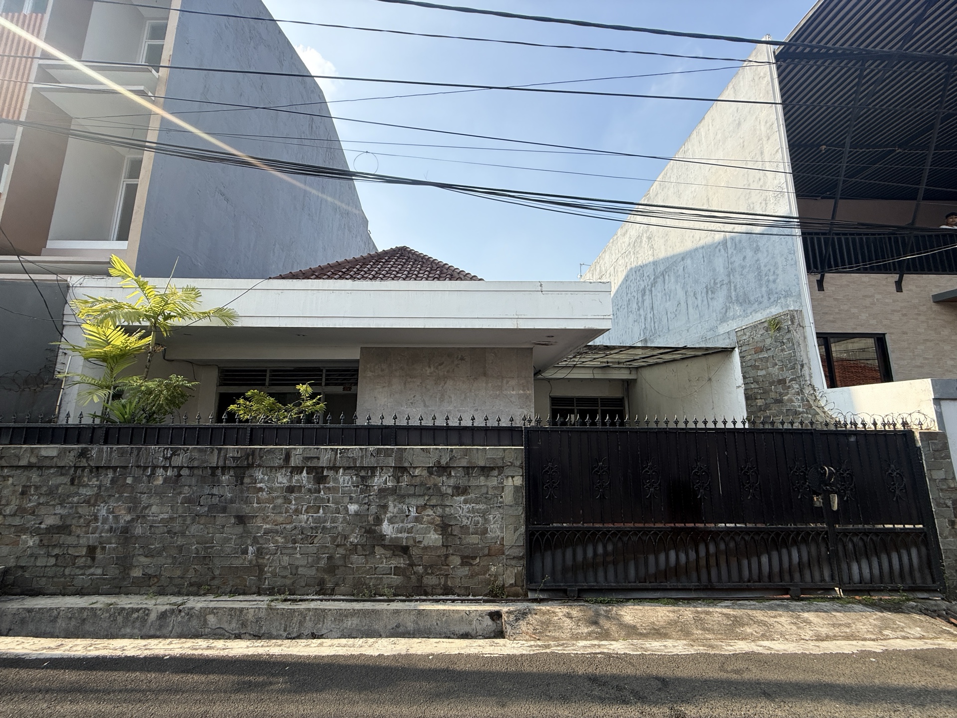 Rumah Dijual di Jakarta Barat, foto 1 dari 9