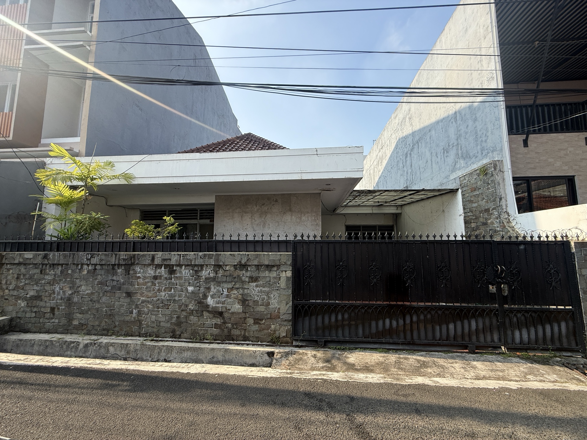 Rumah Dijual di Jakarta Barat, foto 1 dari 9