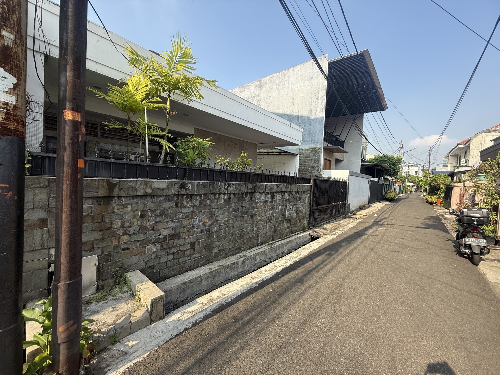 Rumah Dijual di Jakarta Barat, foto 1 dari 9