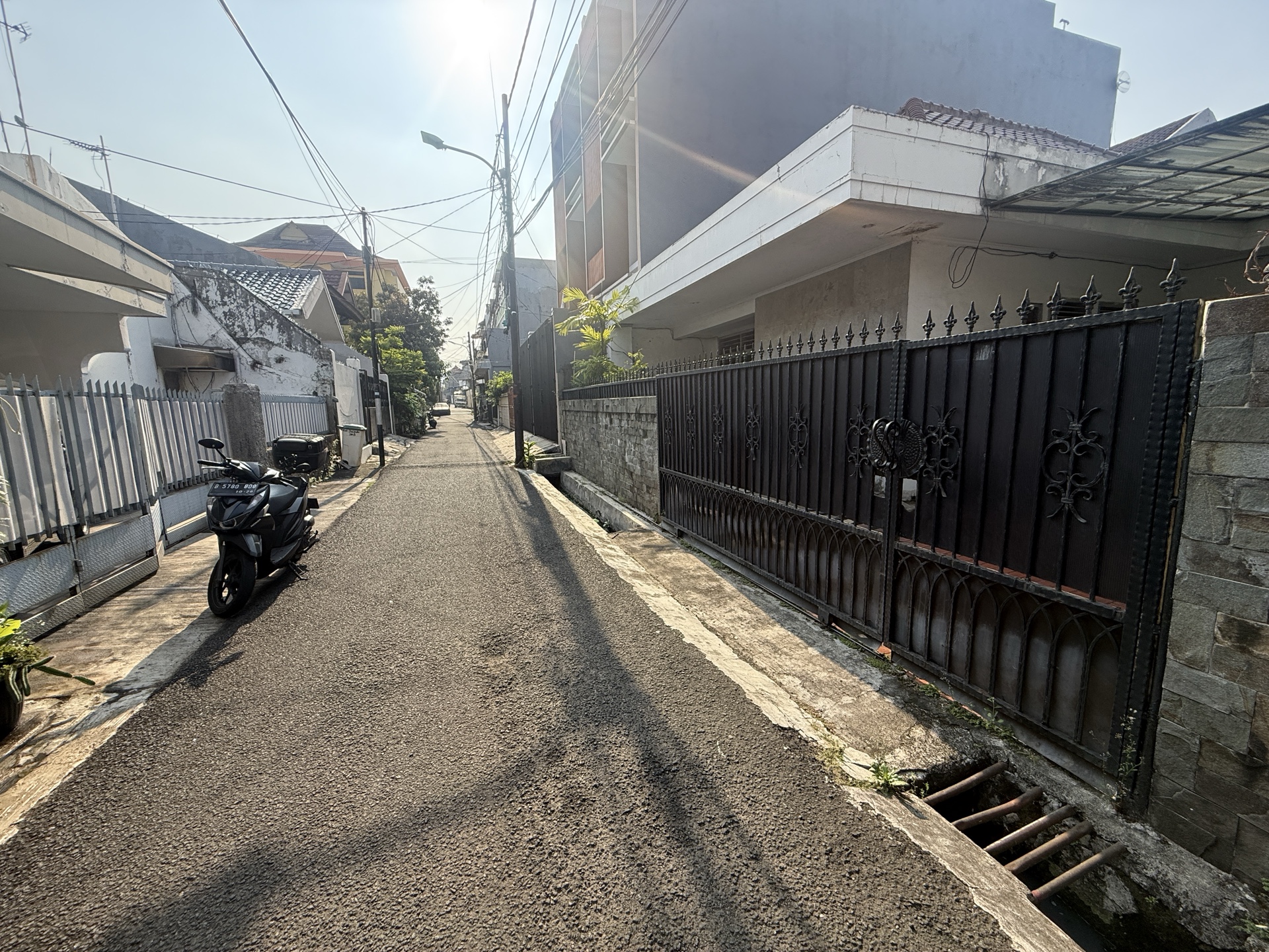 Rumah Dijual di Jakarta Barat, foto 1 dari 9