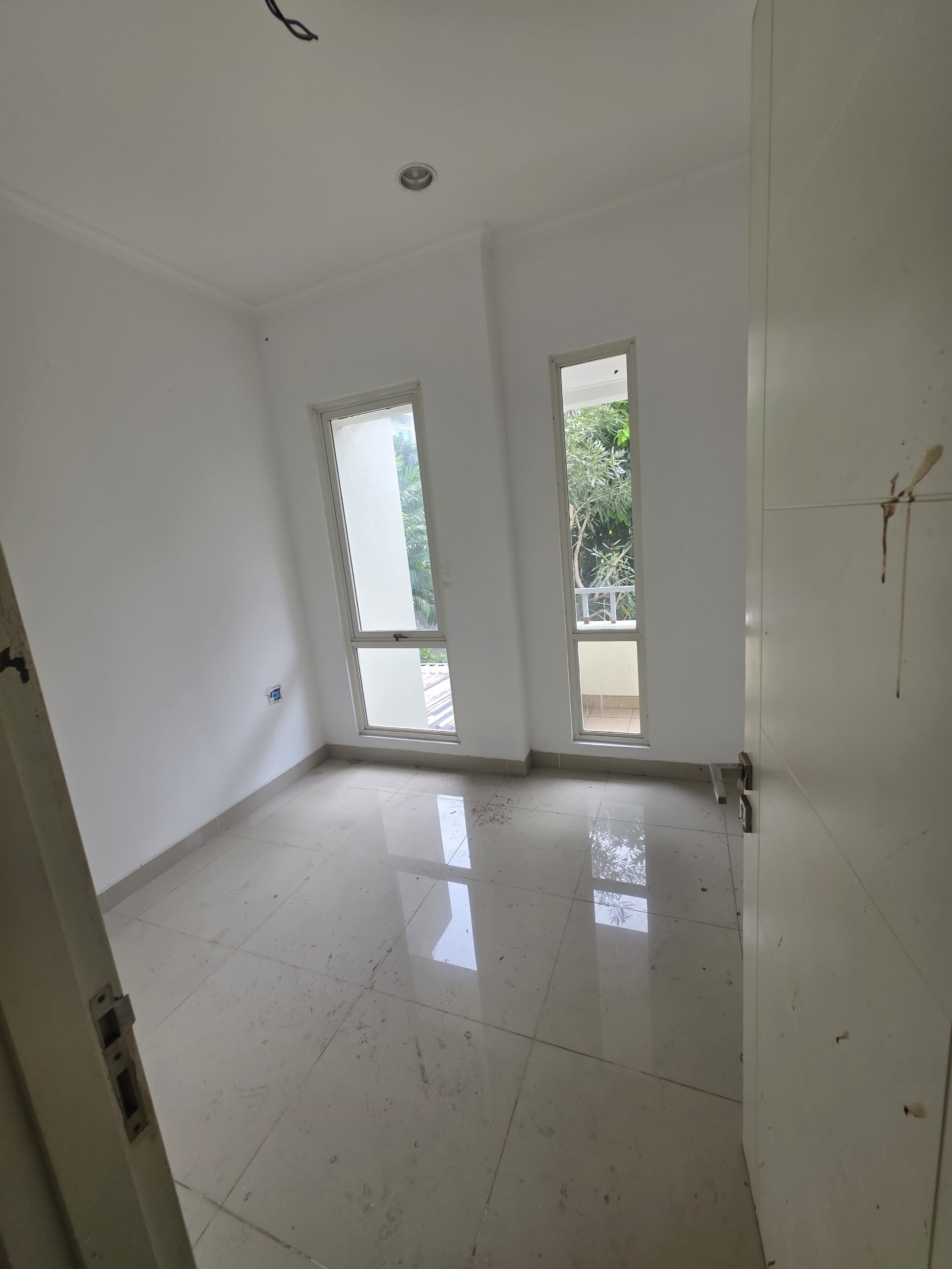 Rumah Disewa di Tangerang, foto 1 dari 8