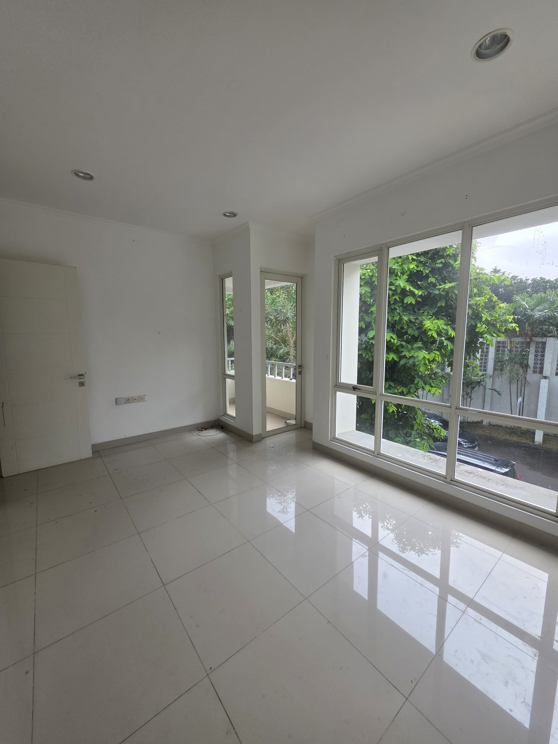 Rumah Disewa di Tangerang, foto 1 dari 8