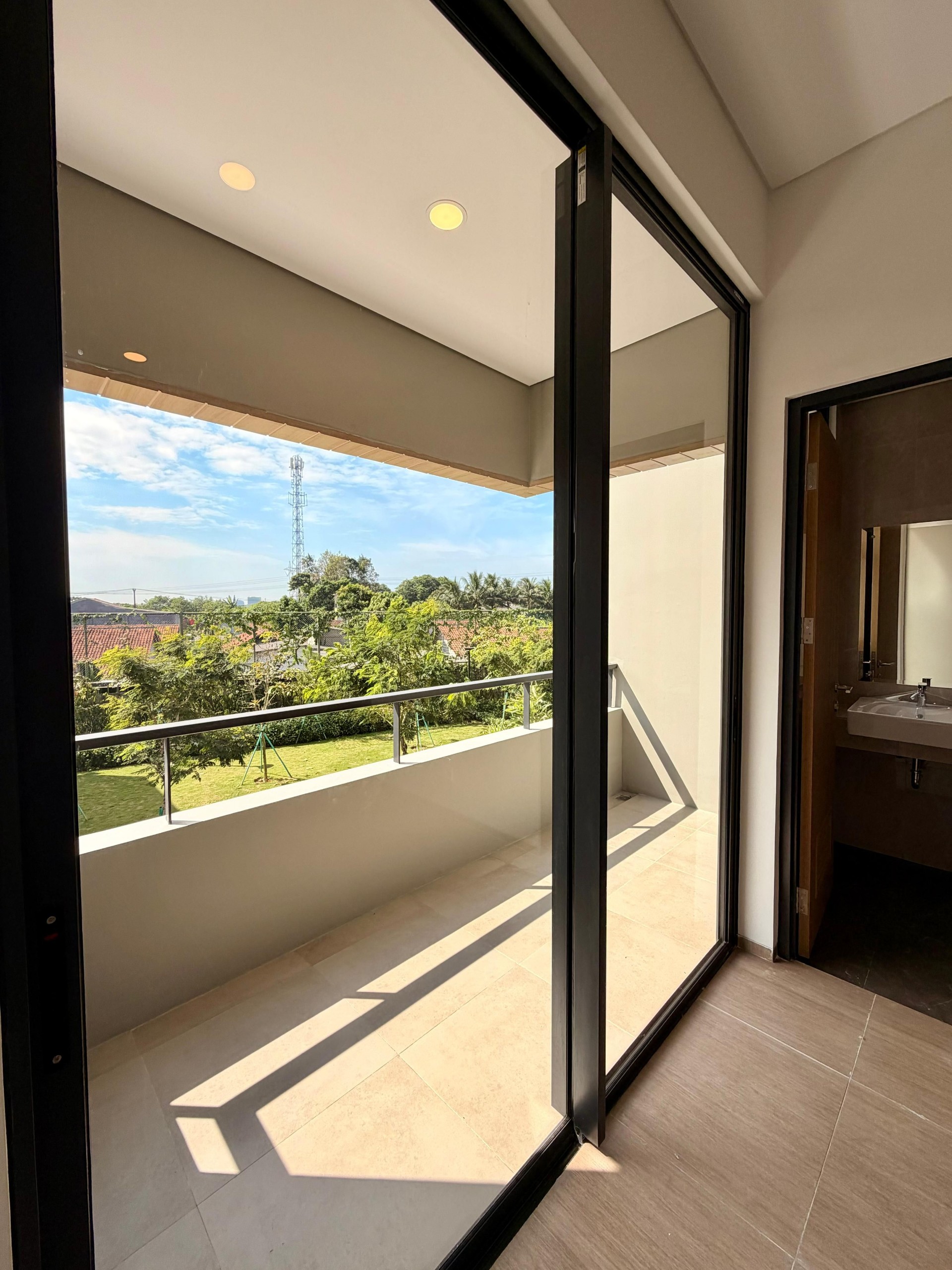 Rumah Disewa di Tangerang, foto 1 dari 10