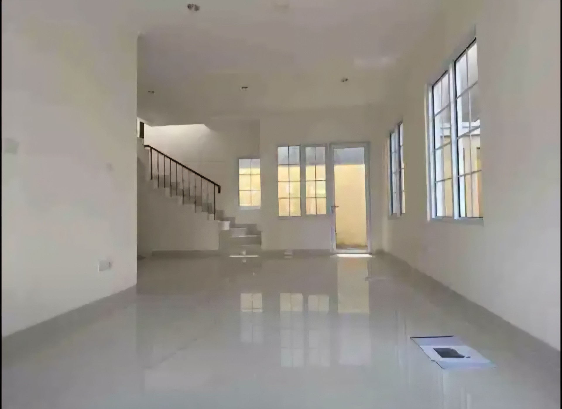 Rumah Disewa di Tangerang, foto 1 dari 9