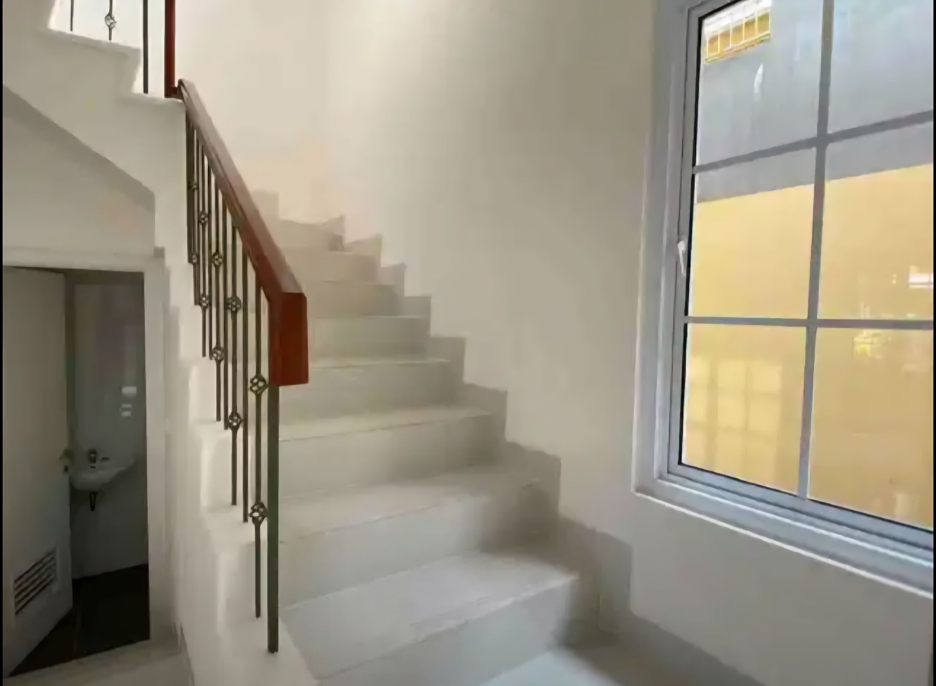 Rumah Disewa di Tangerang, foto 1 dari 9