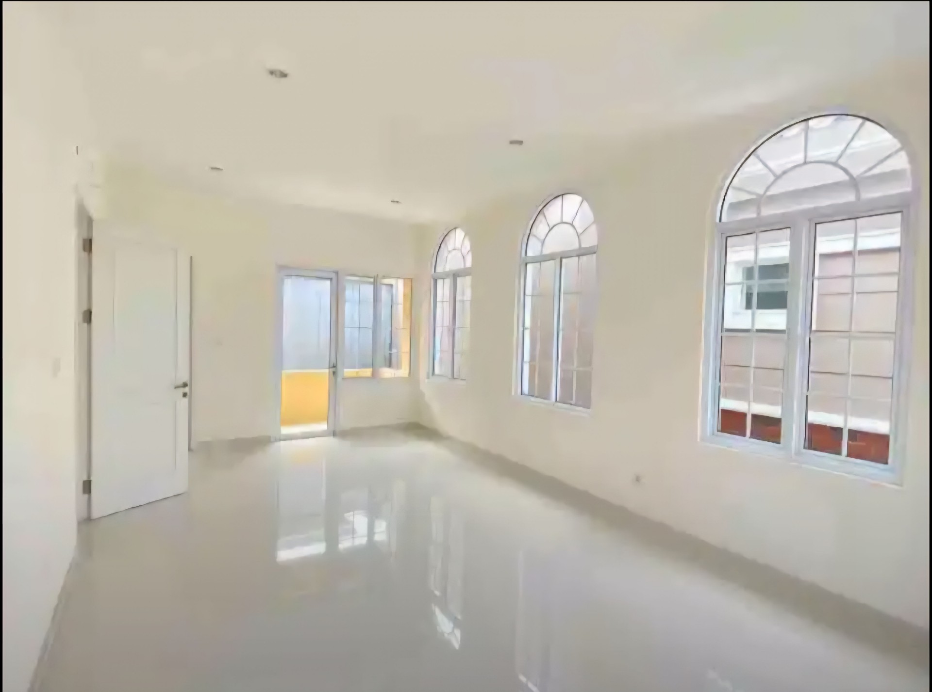 Rumah Disewa di Tangerang, foto 1 dari 9