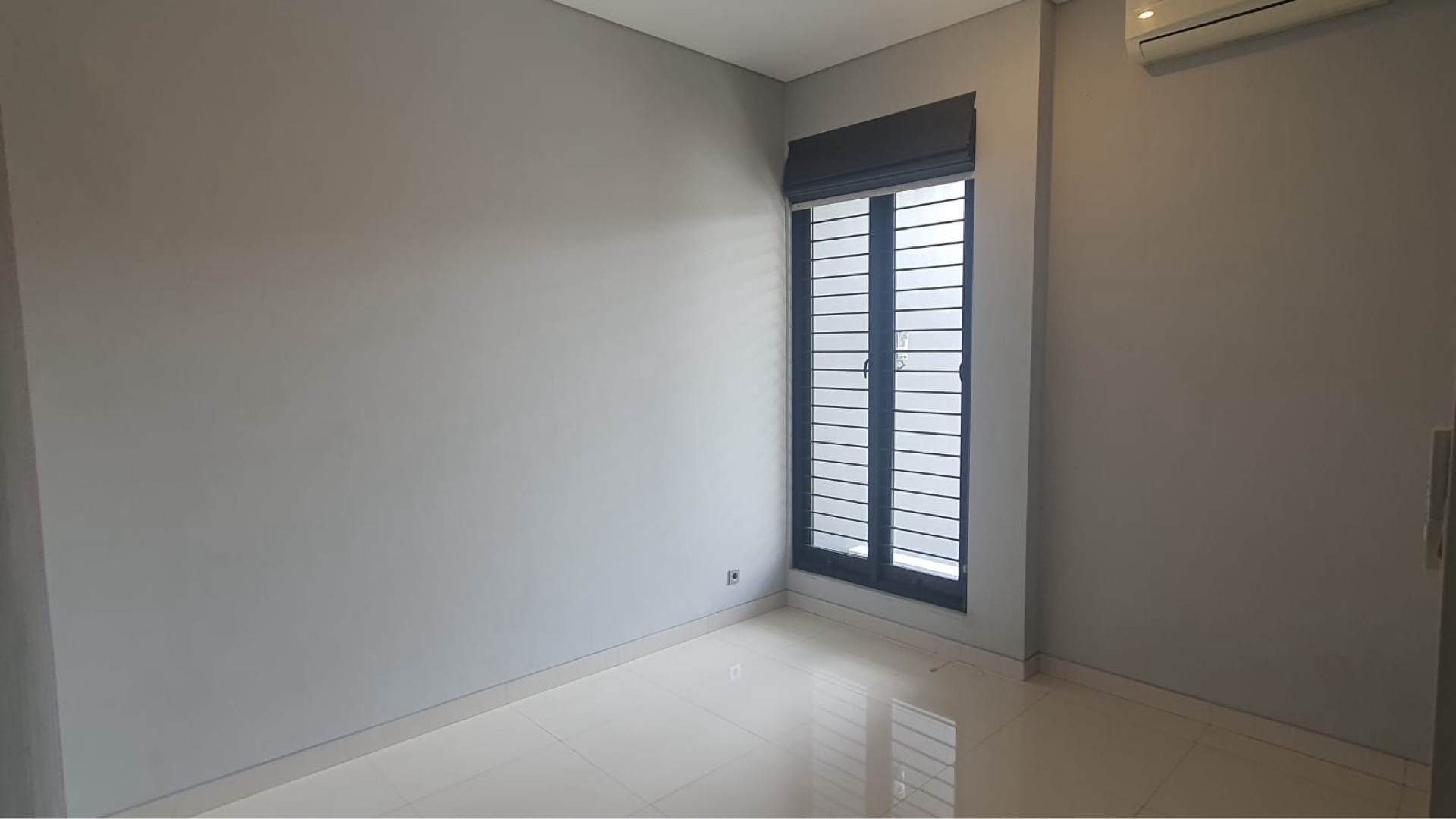 Rumah Dijual di Jakarta Barat, foto 1 dari 10