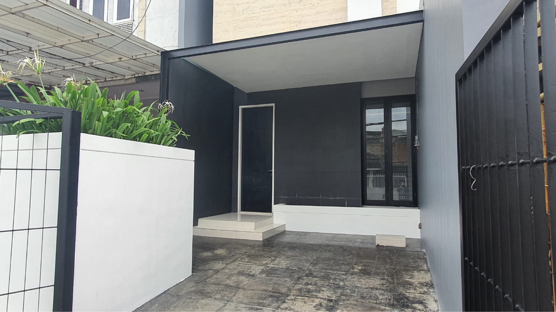 Rumah Dijual di Jakarta Barat, foto 1 dari 10