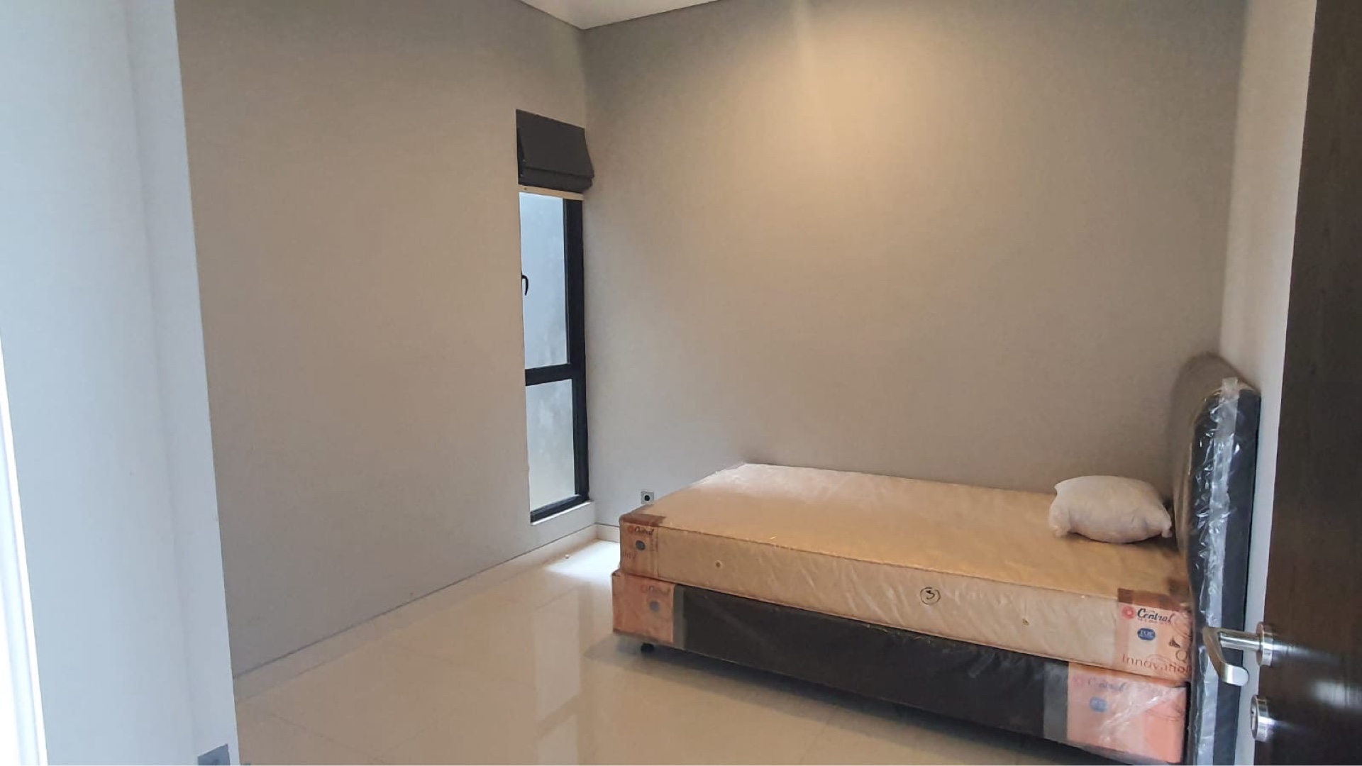 Rumah Dijual di Jakarta Barat, foto 1 dari 10