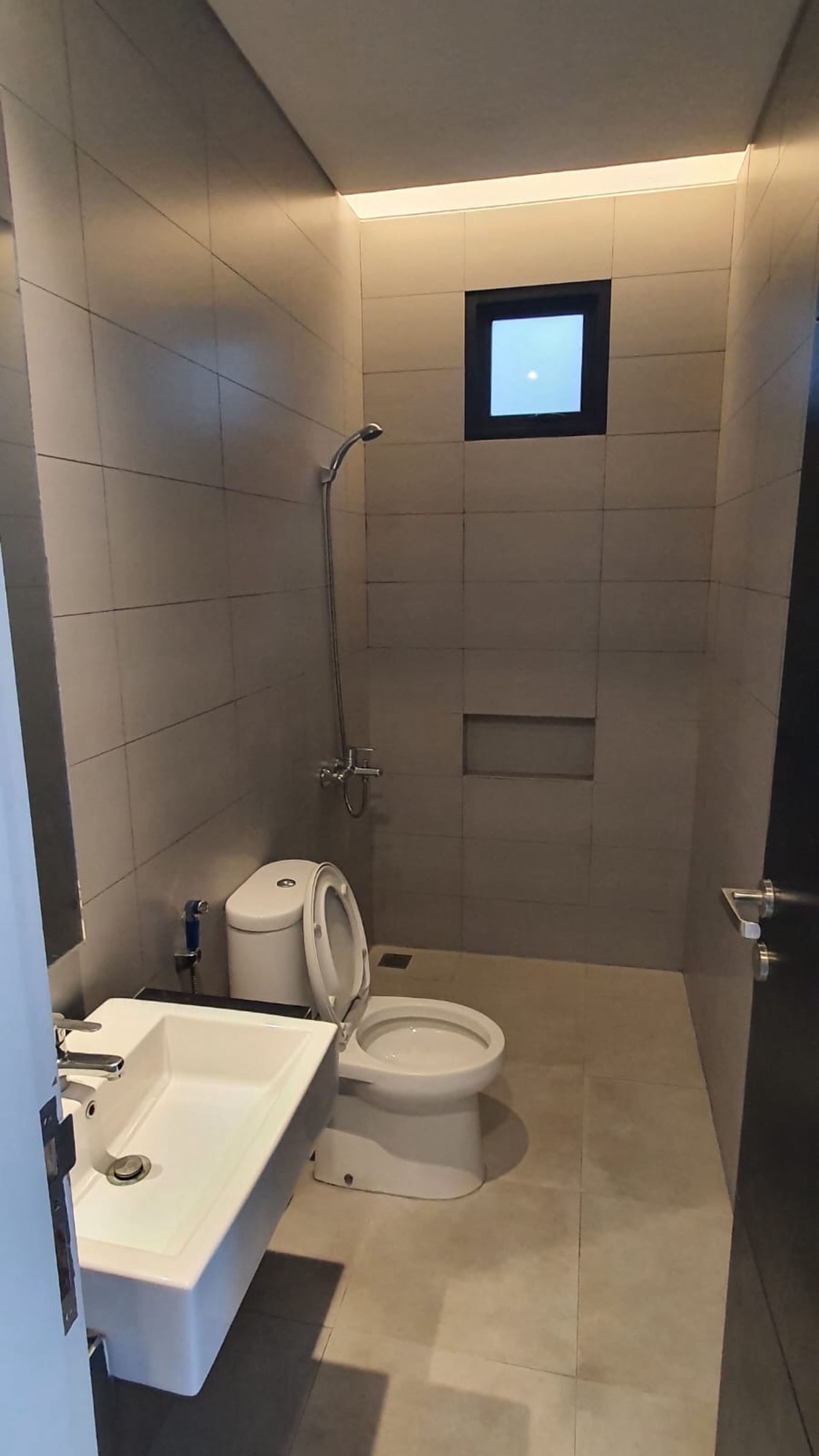 Rumah Dijual di Jakarta Barat, foto 1 dari 10