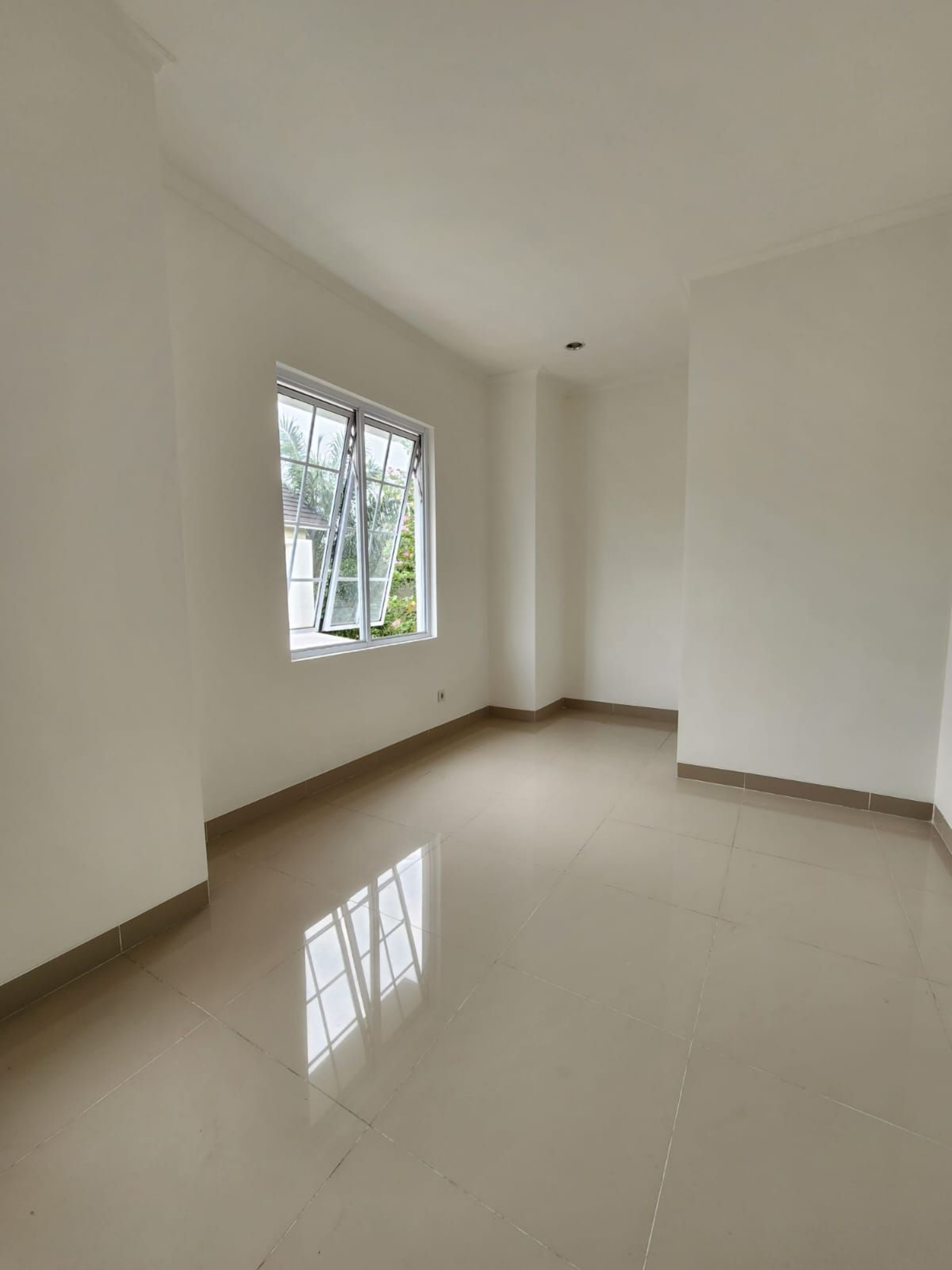Rumah Disewa di Tangerang, foto 1 dari 7