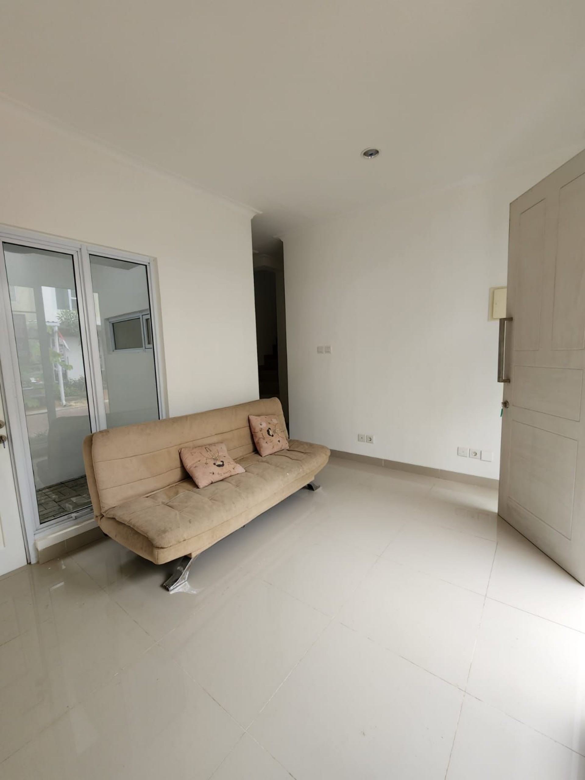 Rumah Disewa di Tangerang, foto 1 dari 7