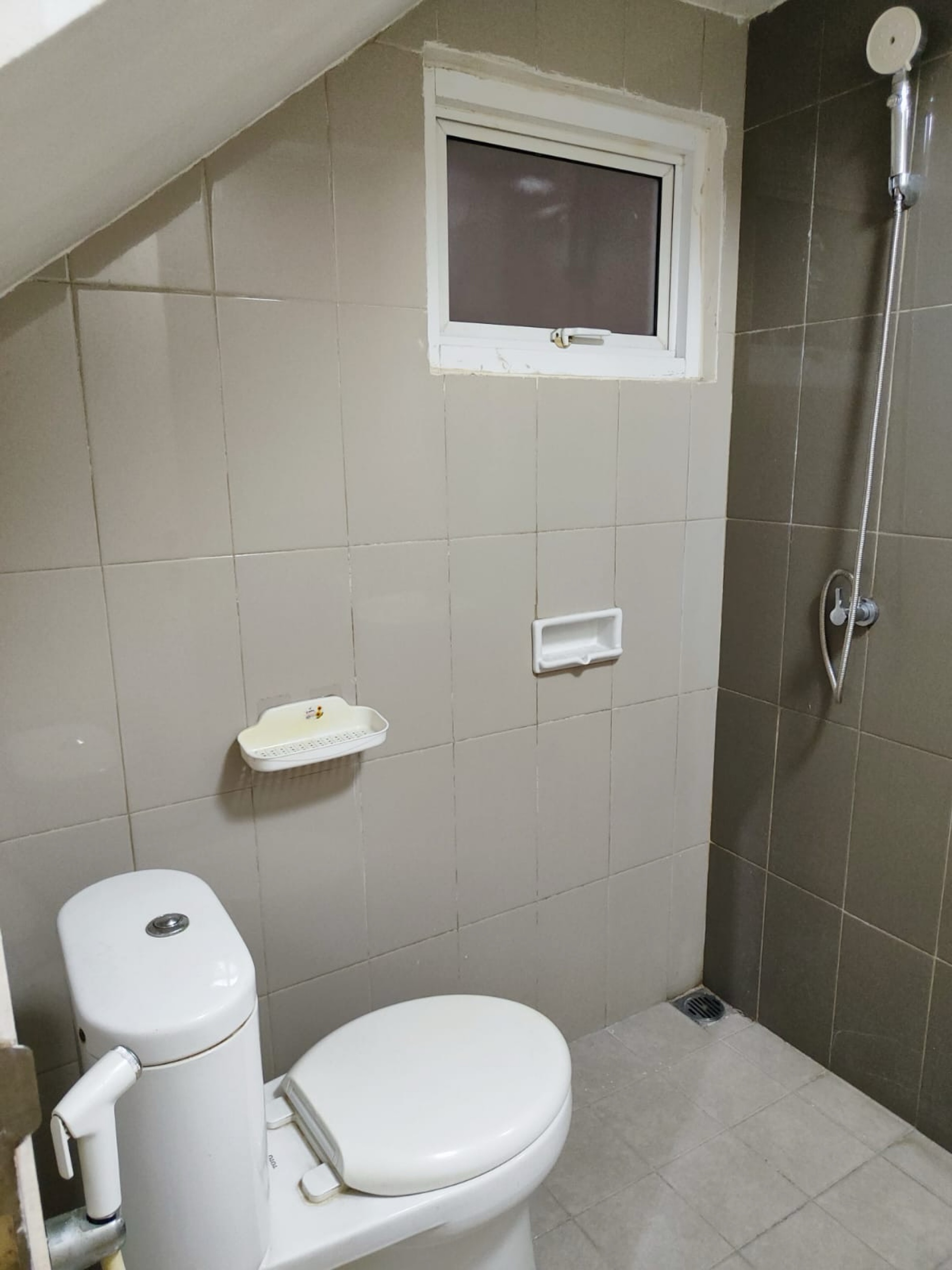 Rumah Disewa di Tangerang, foto 2 dari 9
