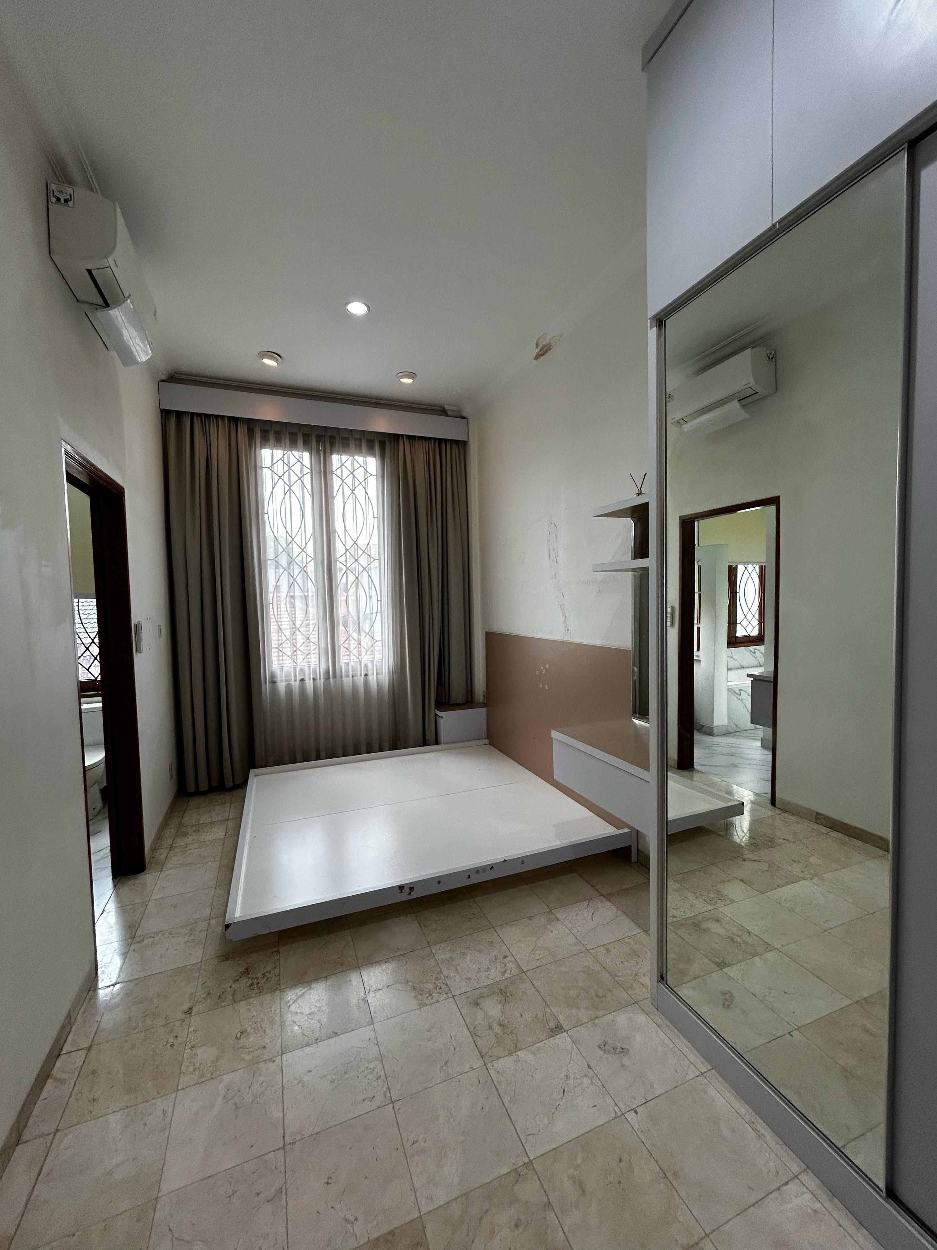 Rumah Dijual di Jakarta Timur, foto 1 dari 10