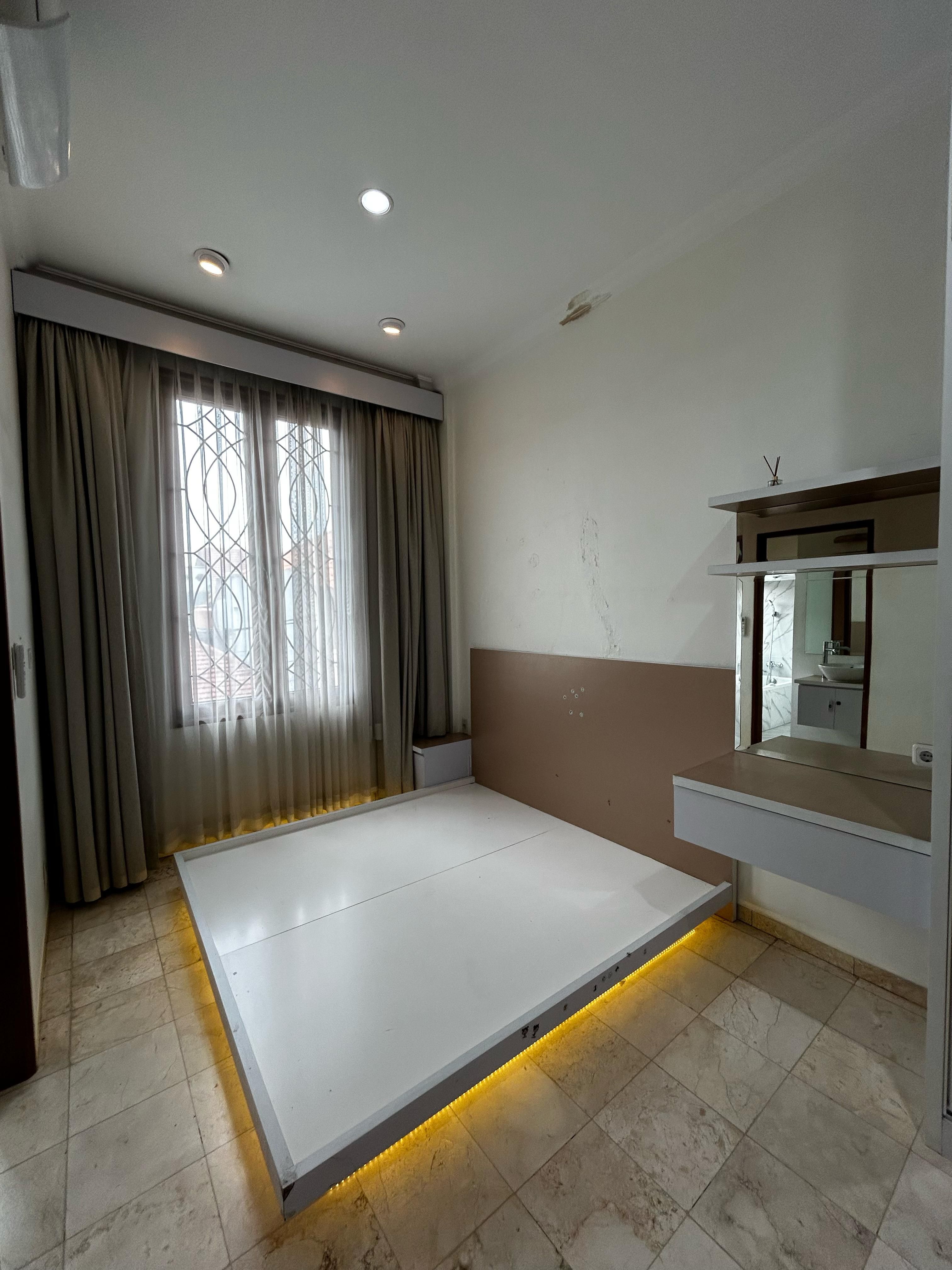 Rumah Dijual di Jakarta Timur, foto 1 dari 10