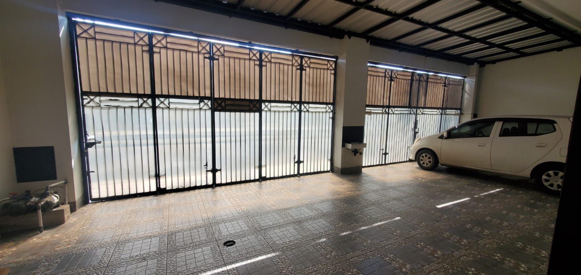 Rumah Dijual di Jakarta Barat, foto 1 dari 10