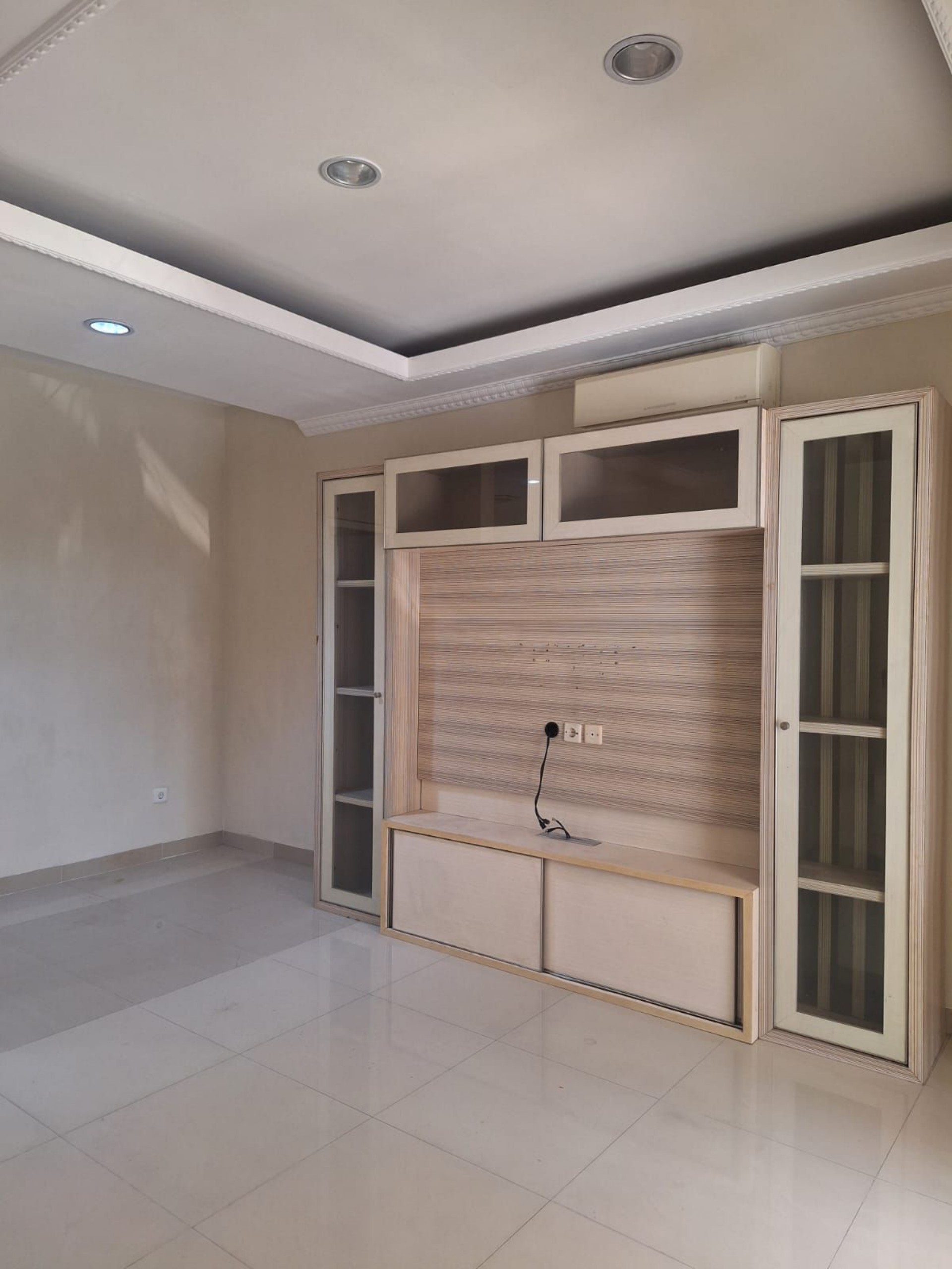 Rumah Dijual di Jakarta Barat, foto 1 dari 6