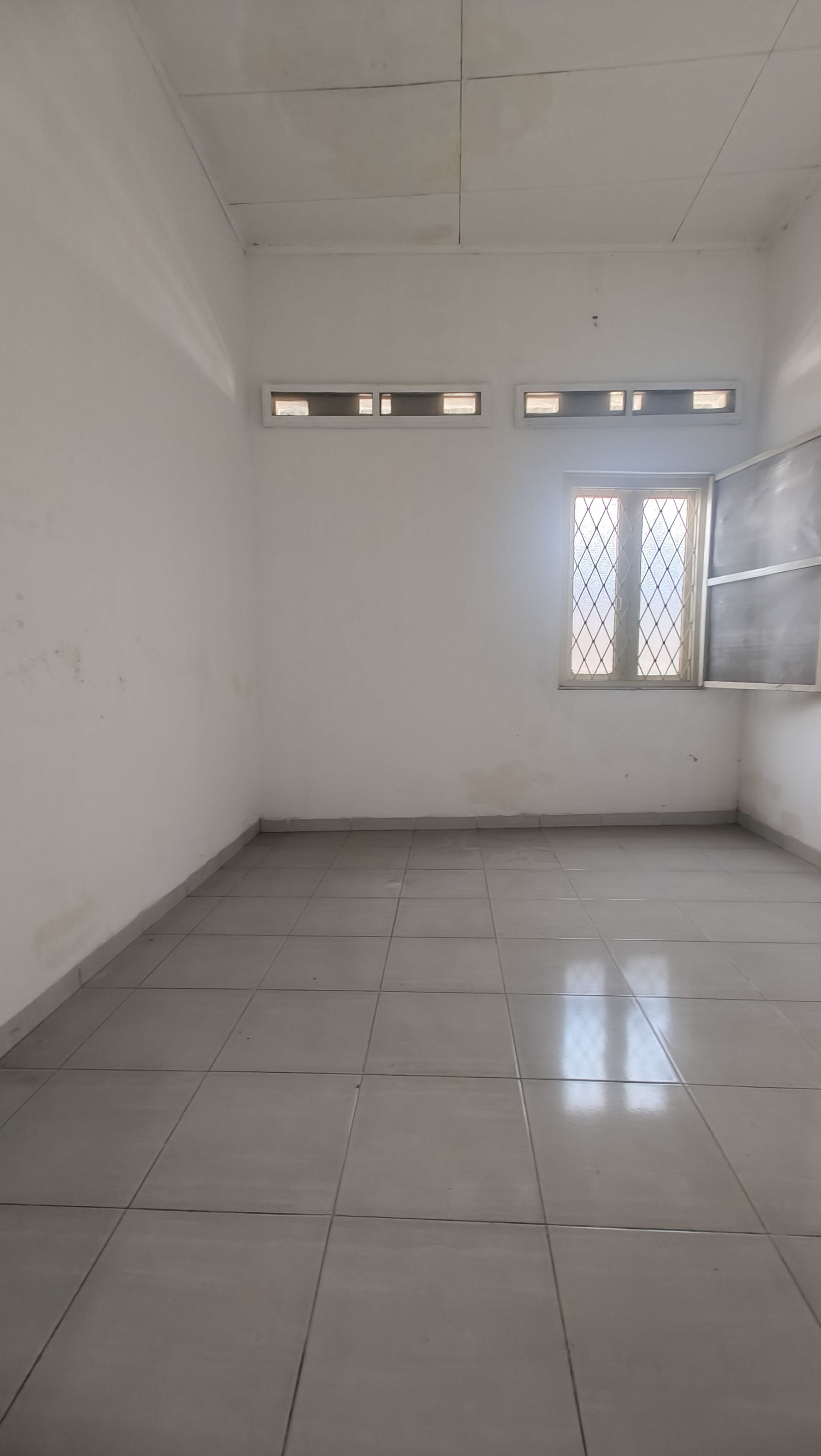 Rumah Disewa di Jakarta Barat, foto 1 dari 10