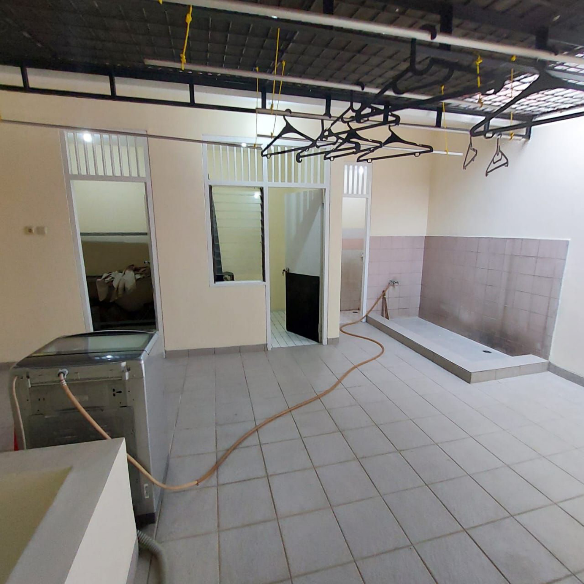 Rumah Disewa di Jakarta Barat, foto 1 dari 8