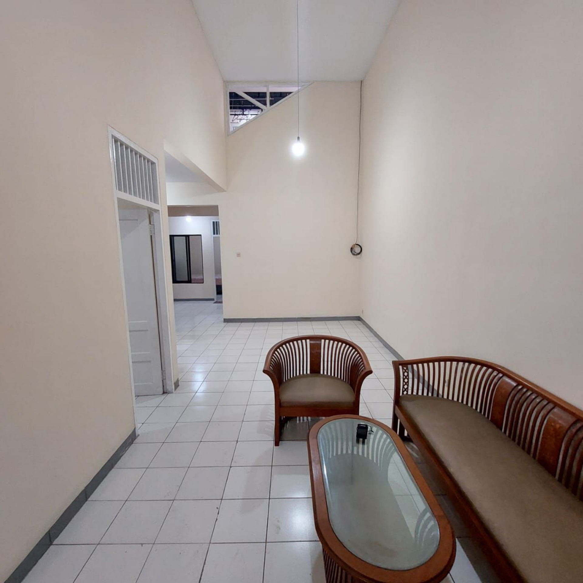 Rumah Disewa di Jakarta Barat, foto 1 dari 8