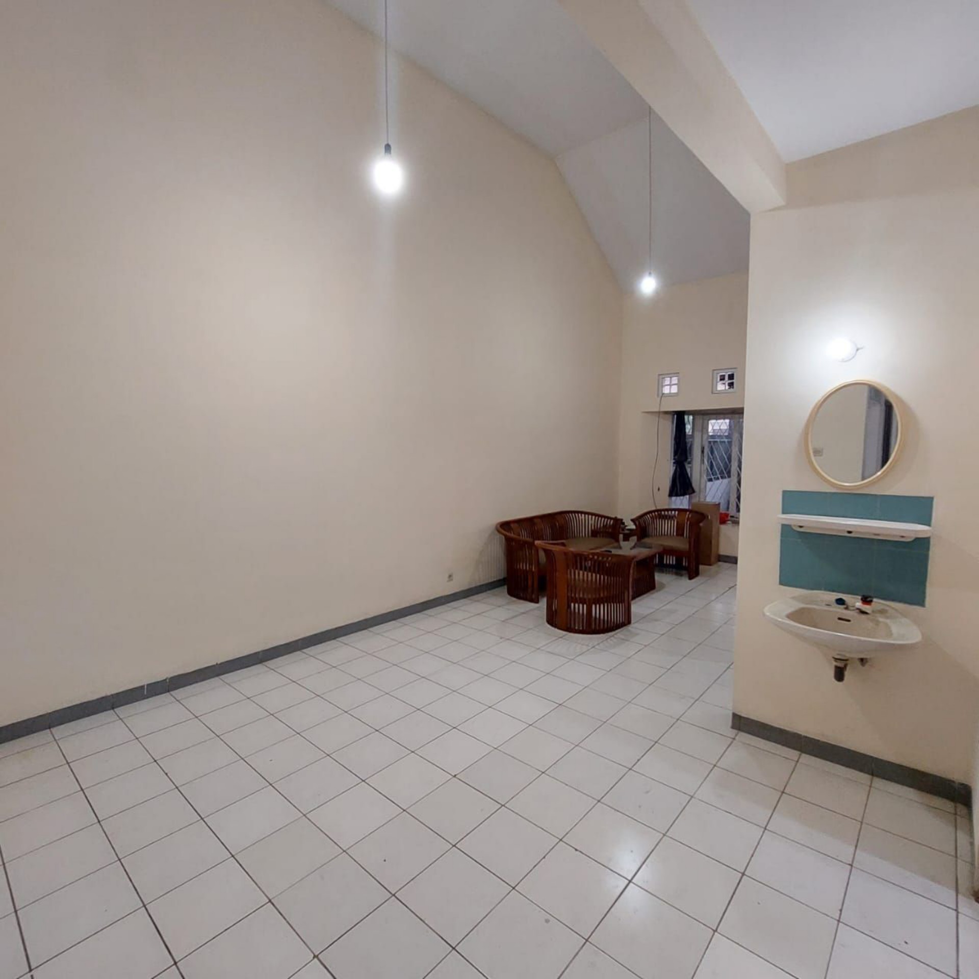Rumah Disewa di Jakarta Barat, foto 1 dari 8