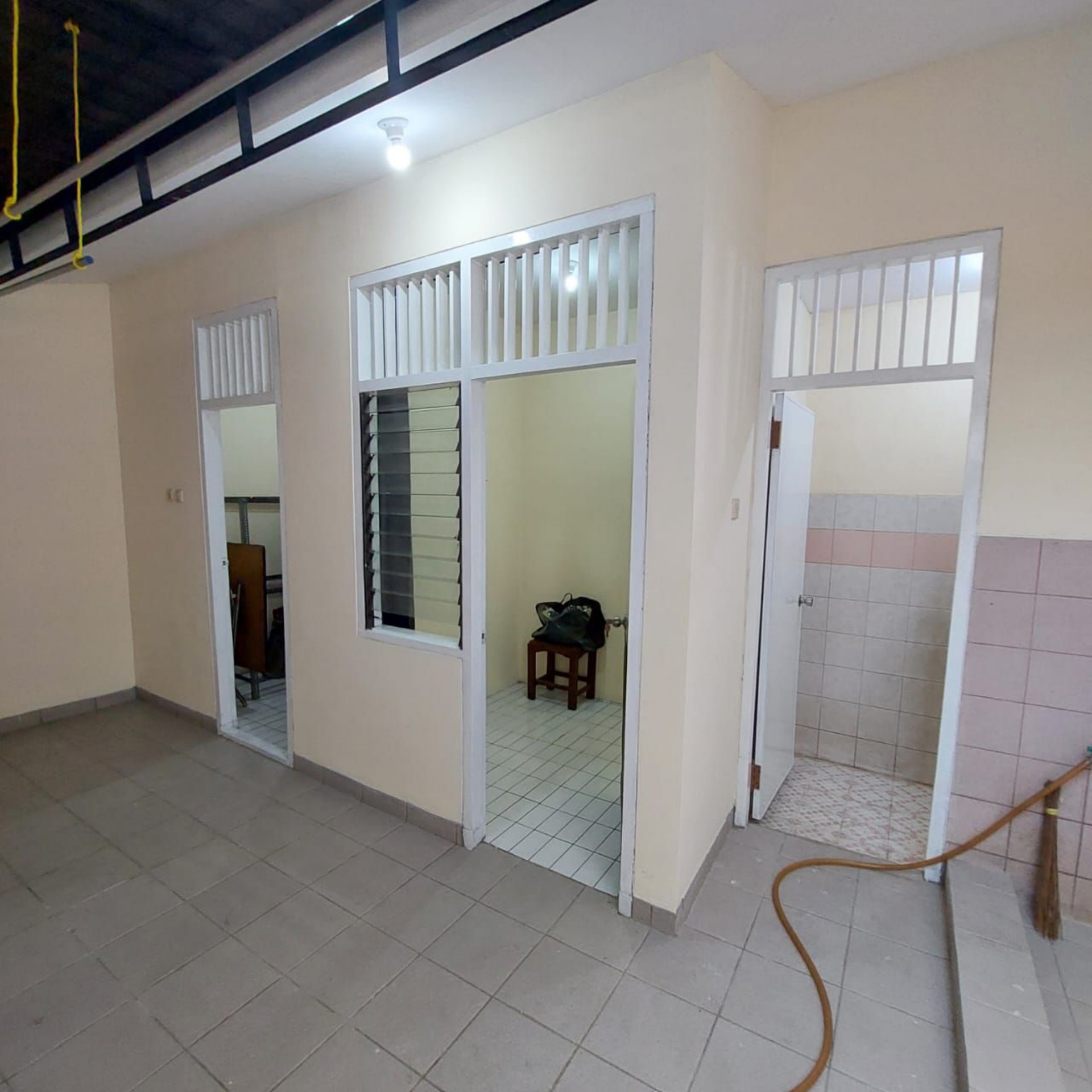 Rumah Disewa di Jakarta Barat, foto 1 dari 8