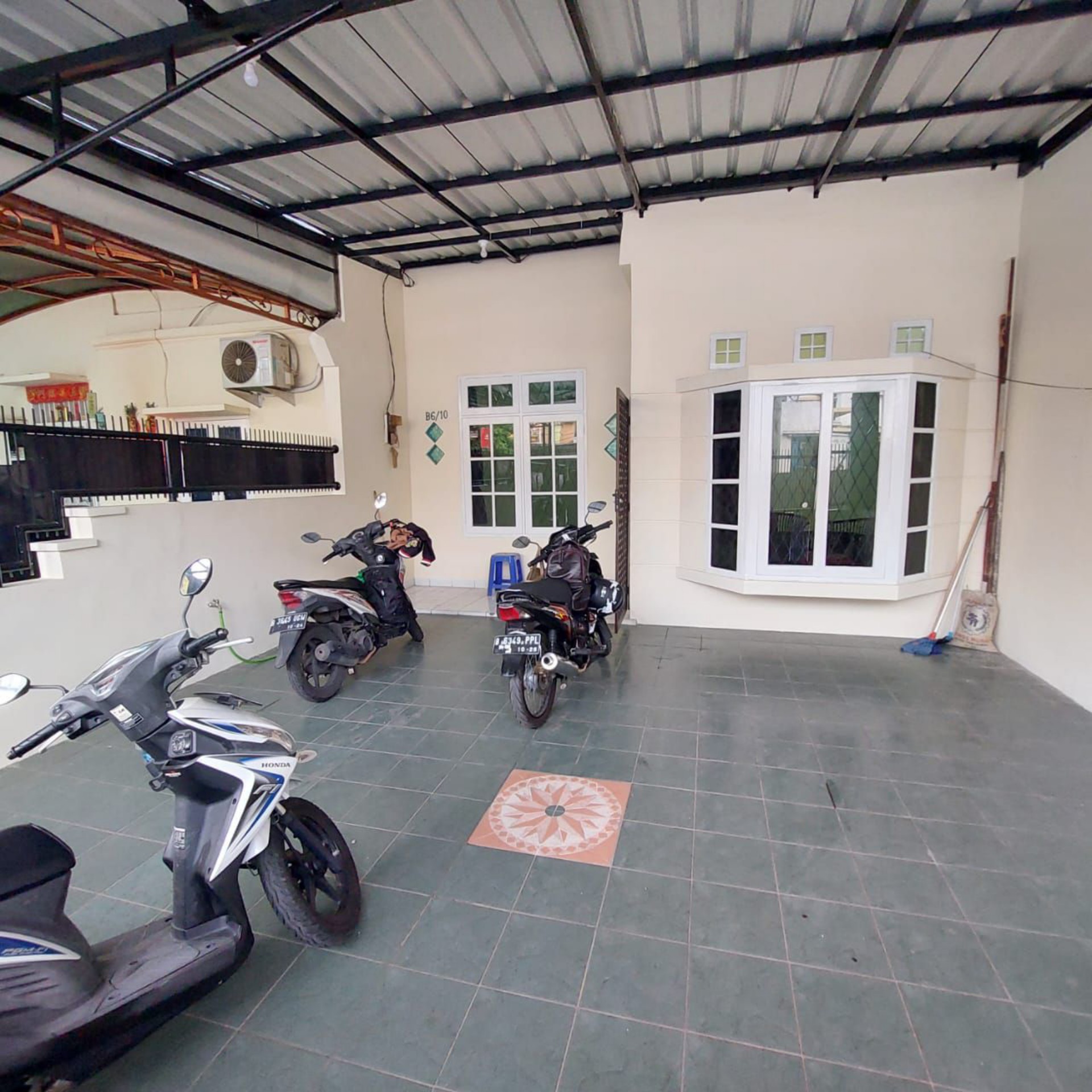 Rumah Disewa di Jakarta Barat, foto 1 dari 8