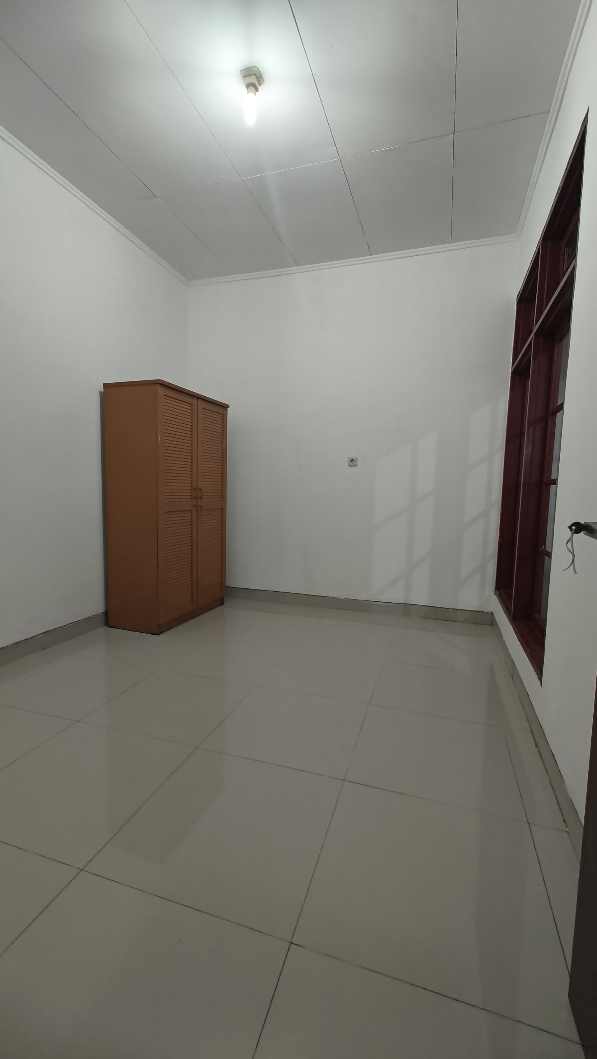 Rumah Disewa di Jakarta Barat, foto 1 dari 10