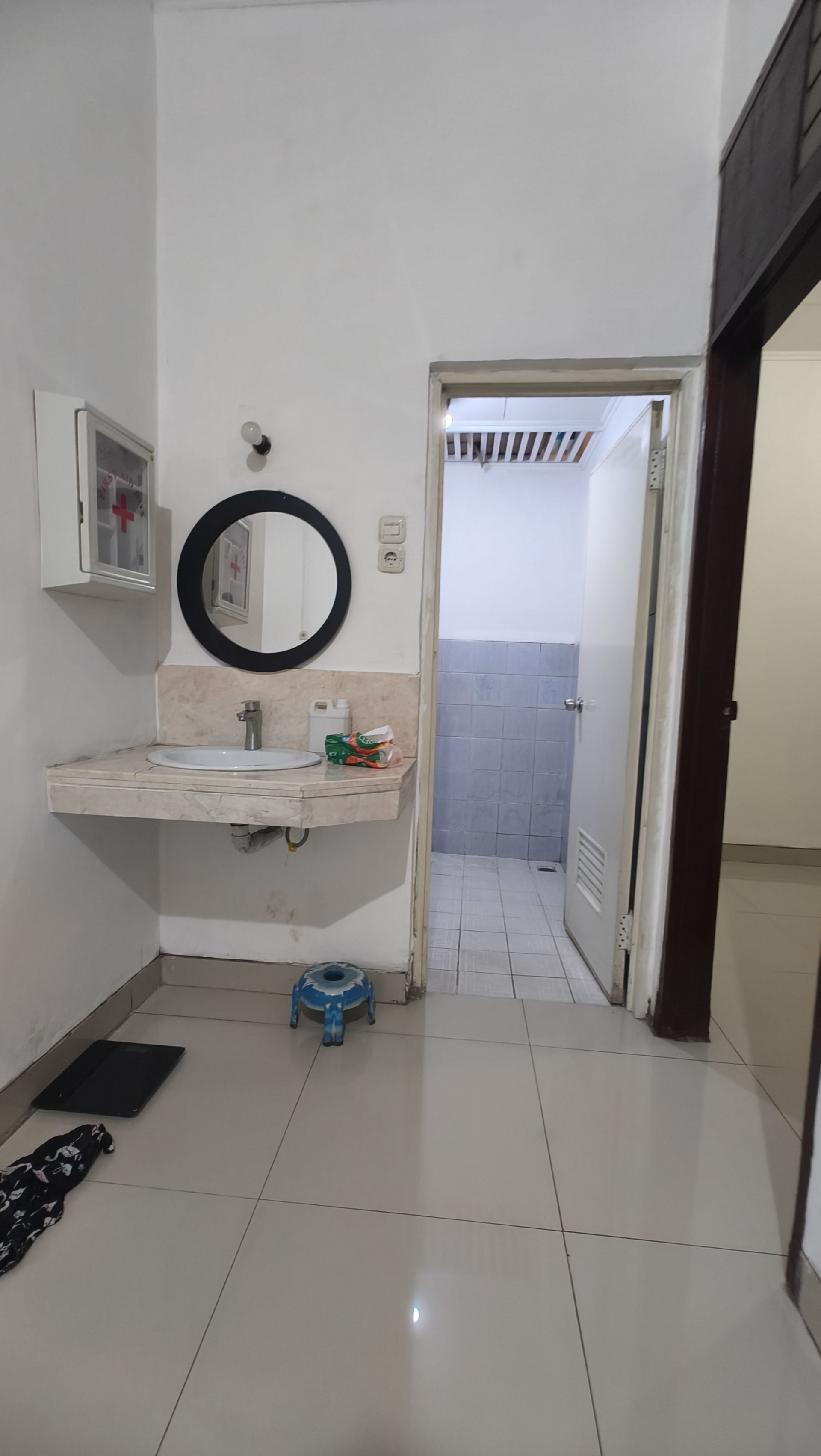 Rumah Disewa di Jakarta Barat, foto 1 dari 10