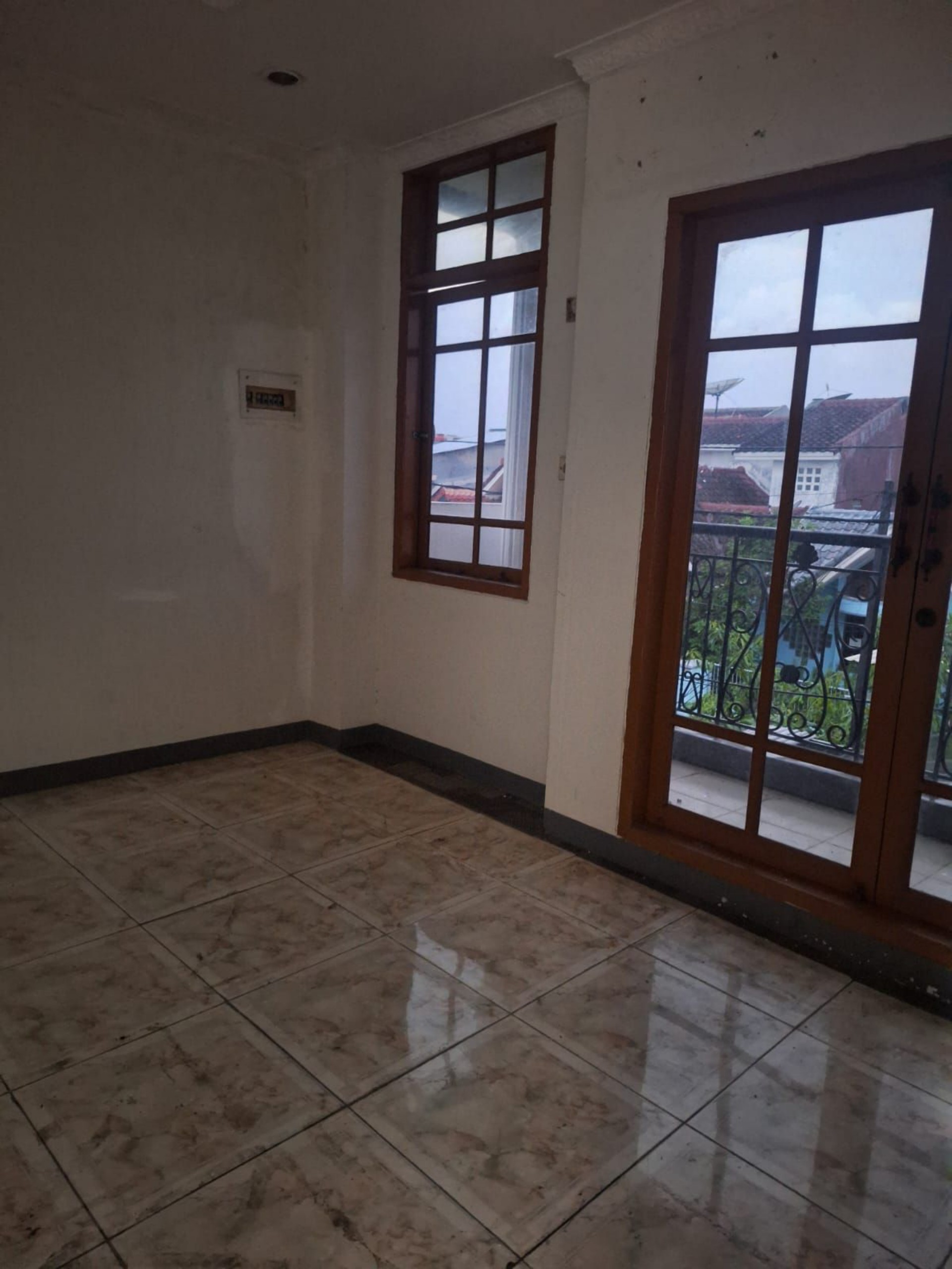 Rumah Disewa di Jakarta Barat, foto 1 dari 6