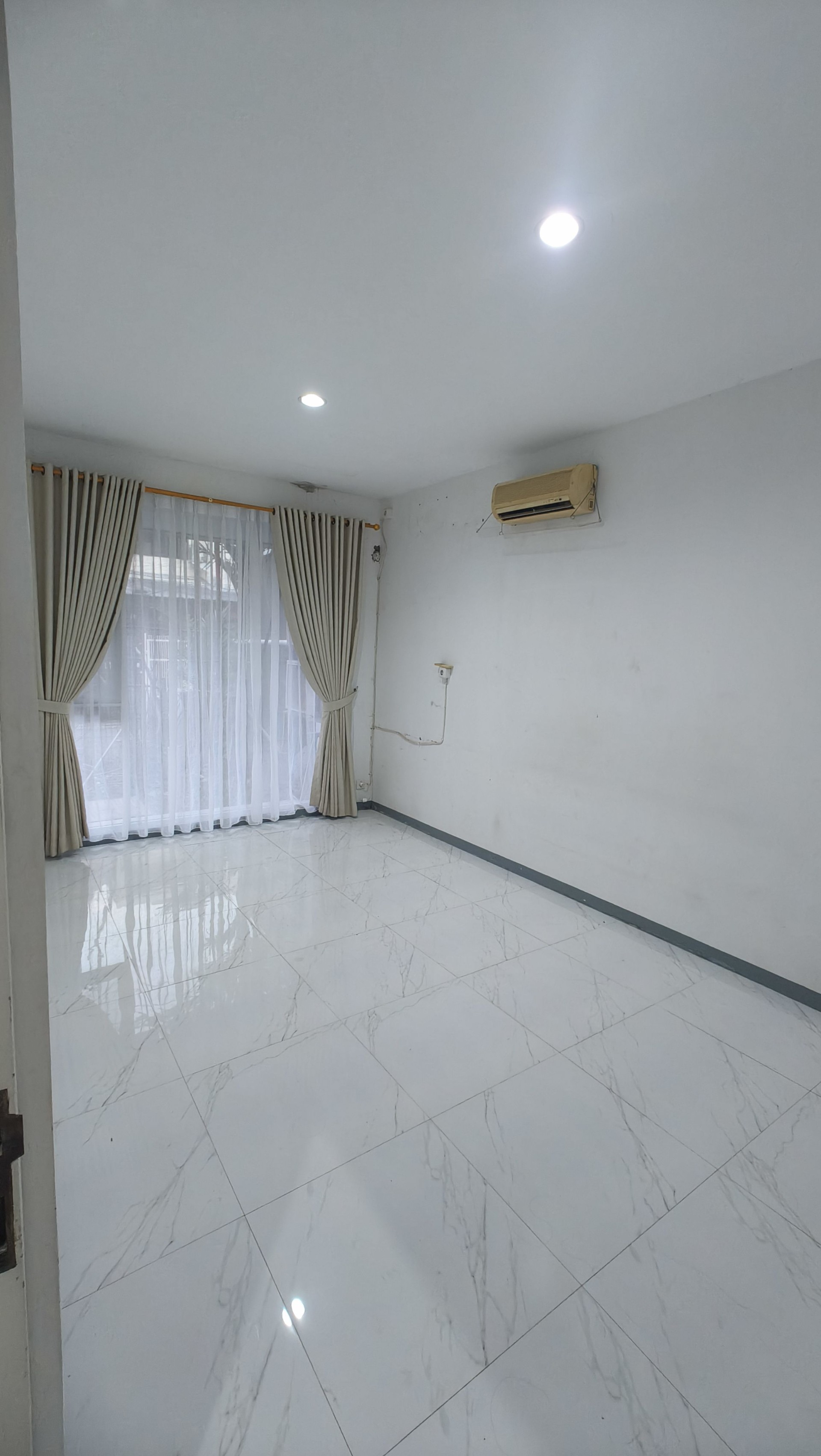 Rumah Disewa di Jakarta Barat, foto 1 dari 5
