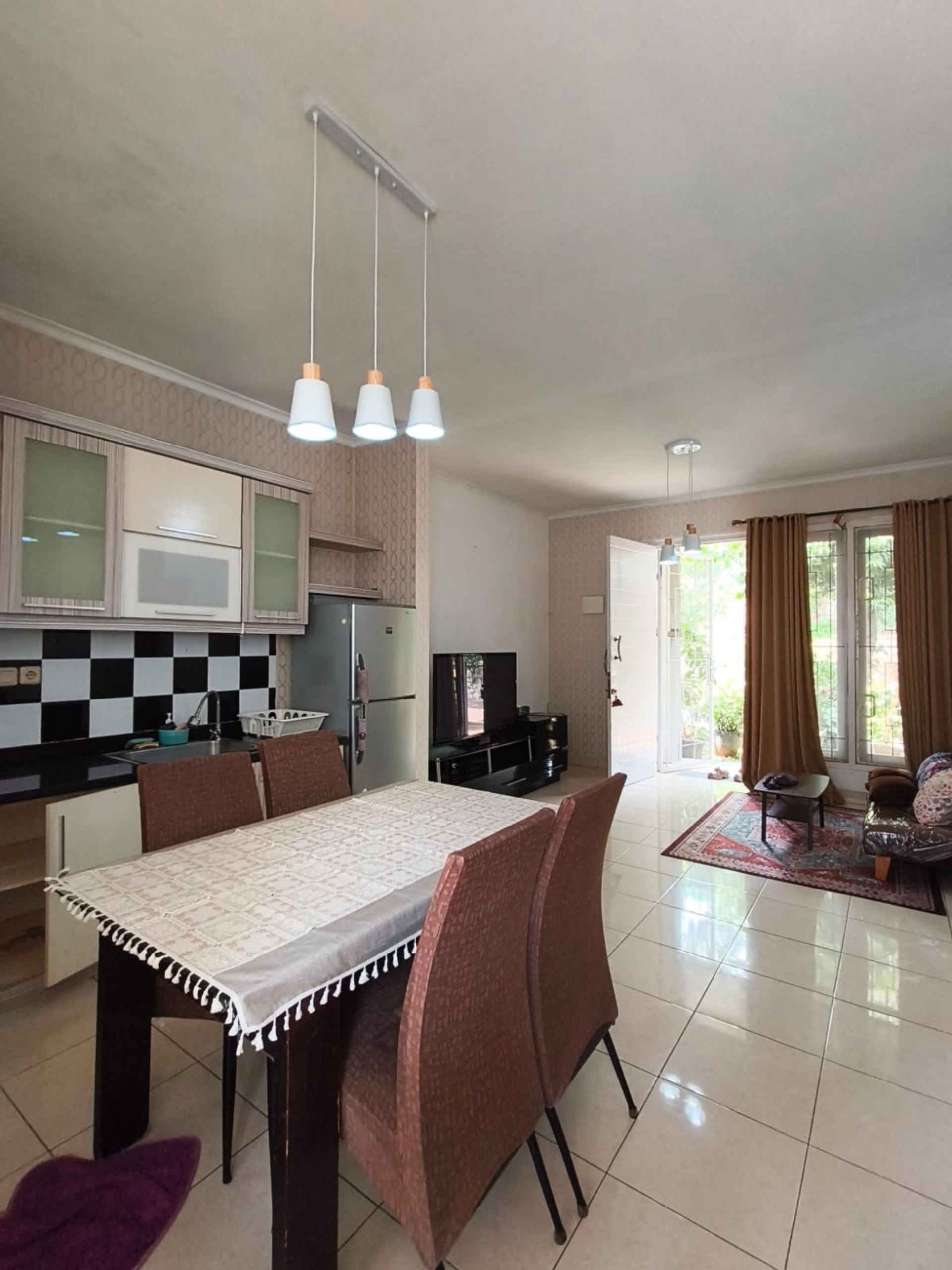Rumah Disewa di Tangerang, foto 2 dari 10