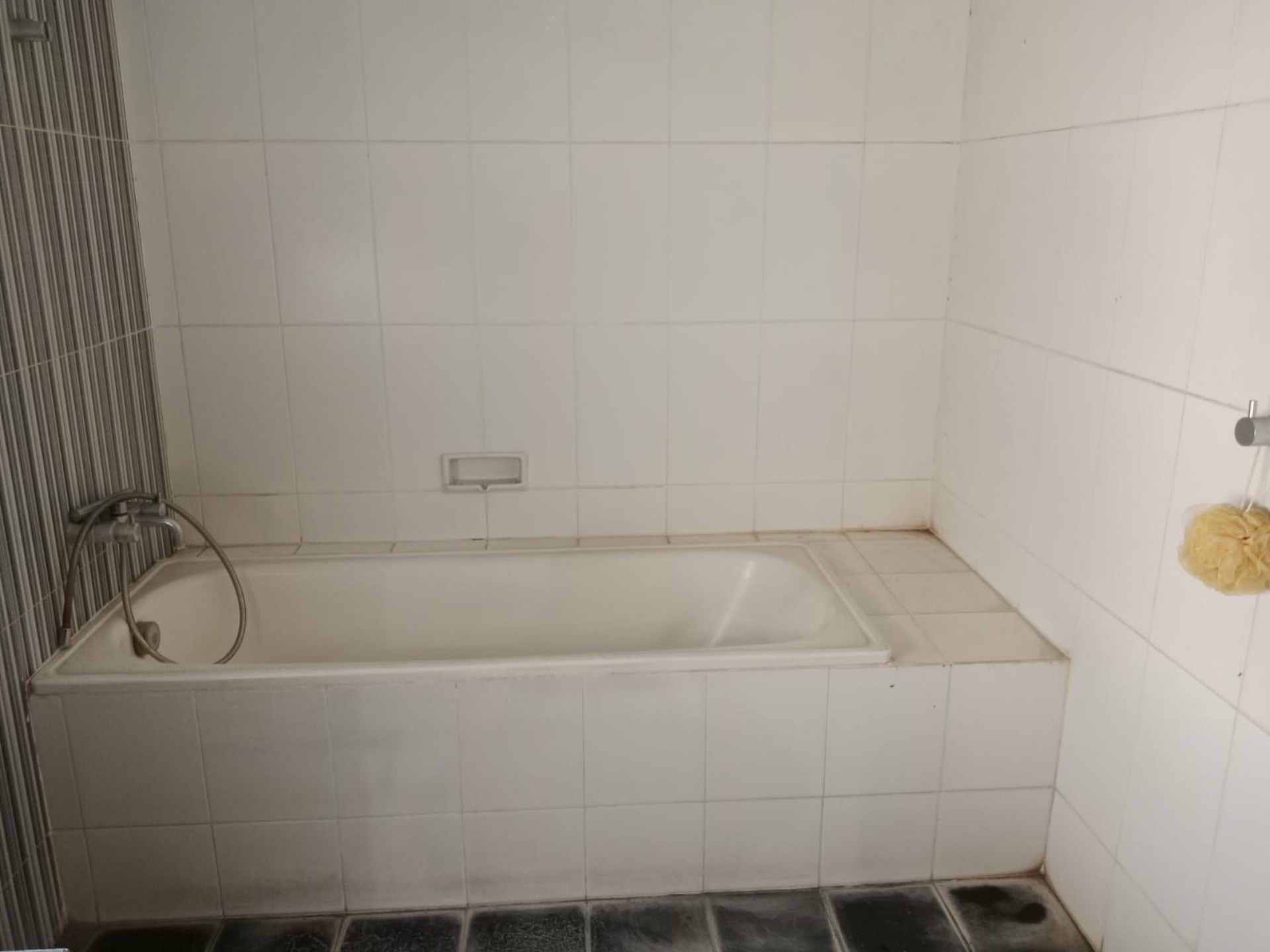 Rumah Dijual di Jakarta Barat, foto 1 dari 10