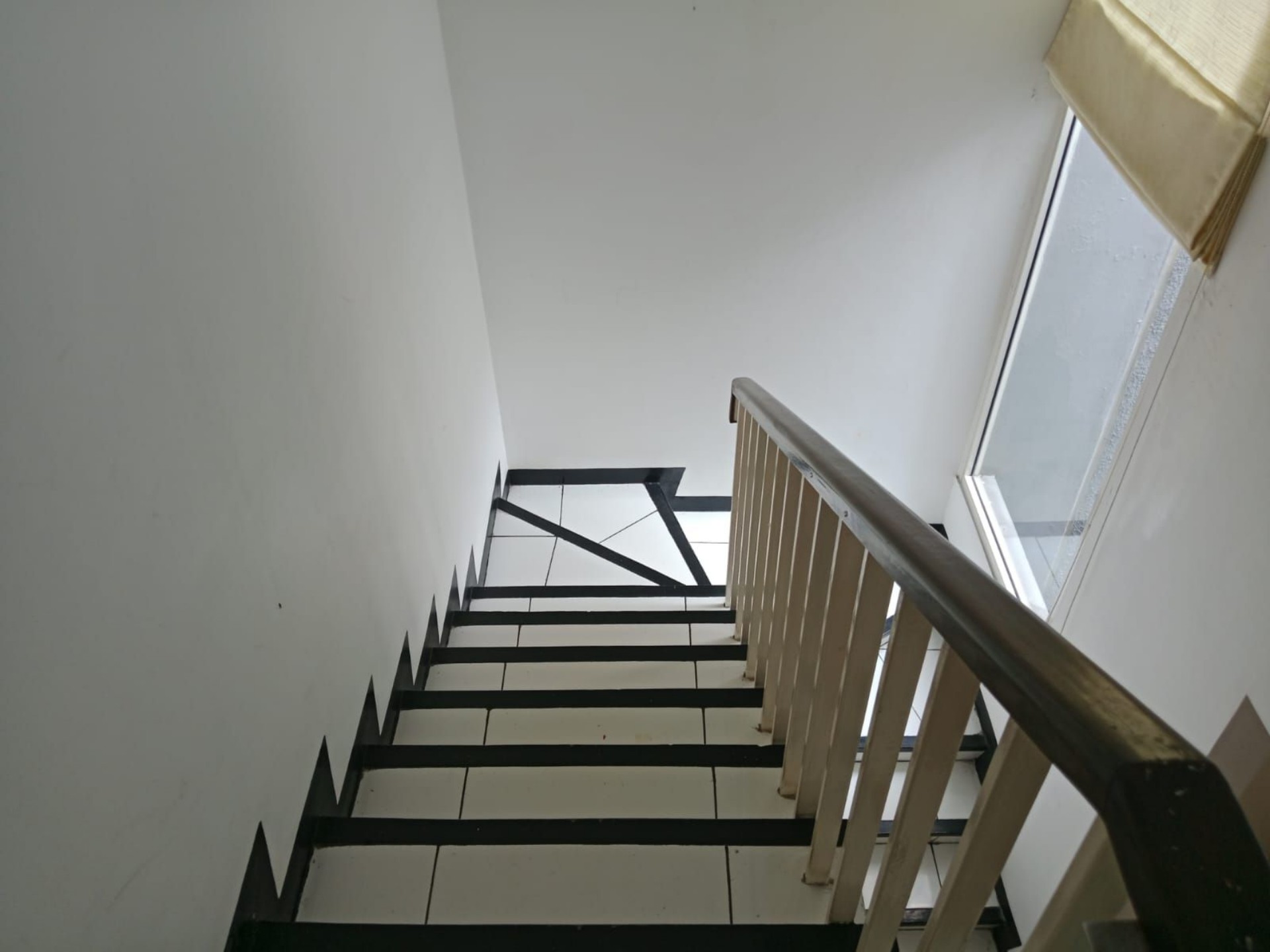Rumah Dijual di Jakarta Barat, foto 1 dari 10