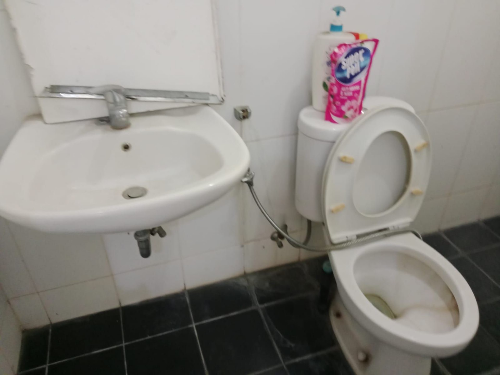 Rumah Dijual di Jakarta Barat, foto 1 dari 10