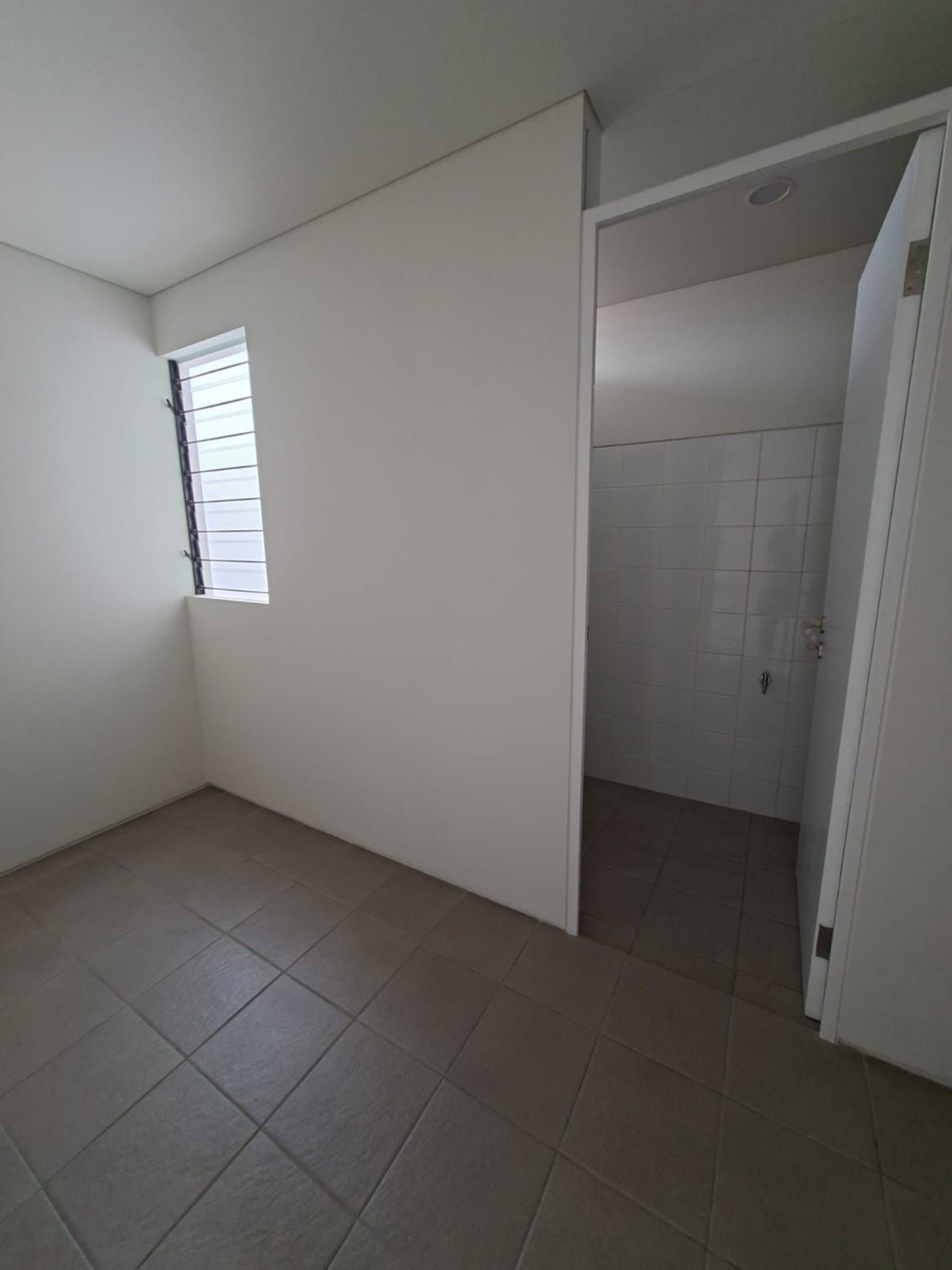 Rumah Dijual di Jakarta Barat, foto 2 dari 10