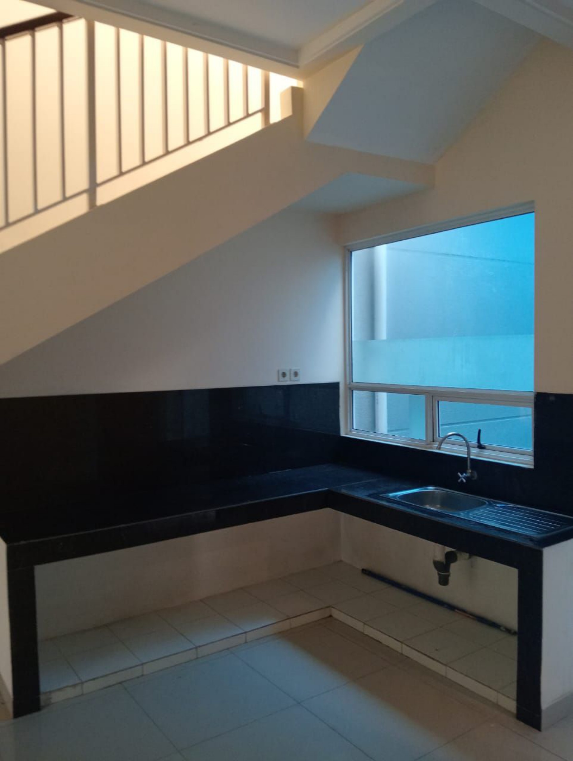 Rumah Disewa di Tangerang, foto 2 dari 8
