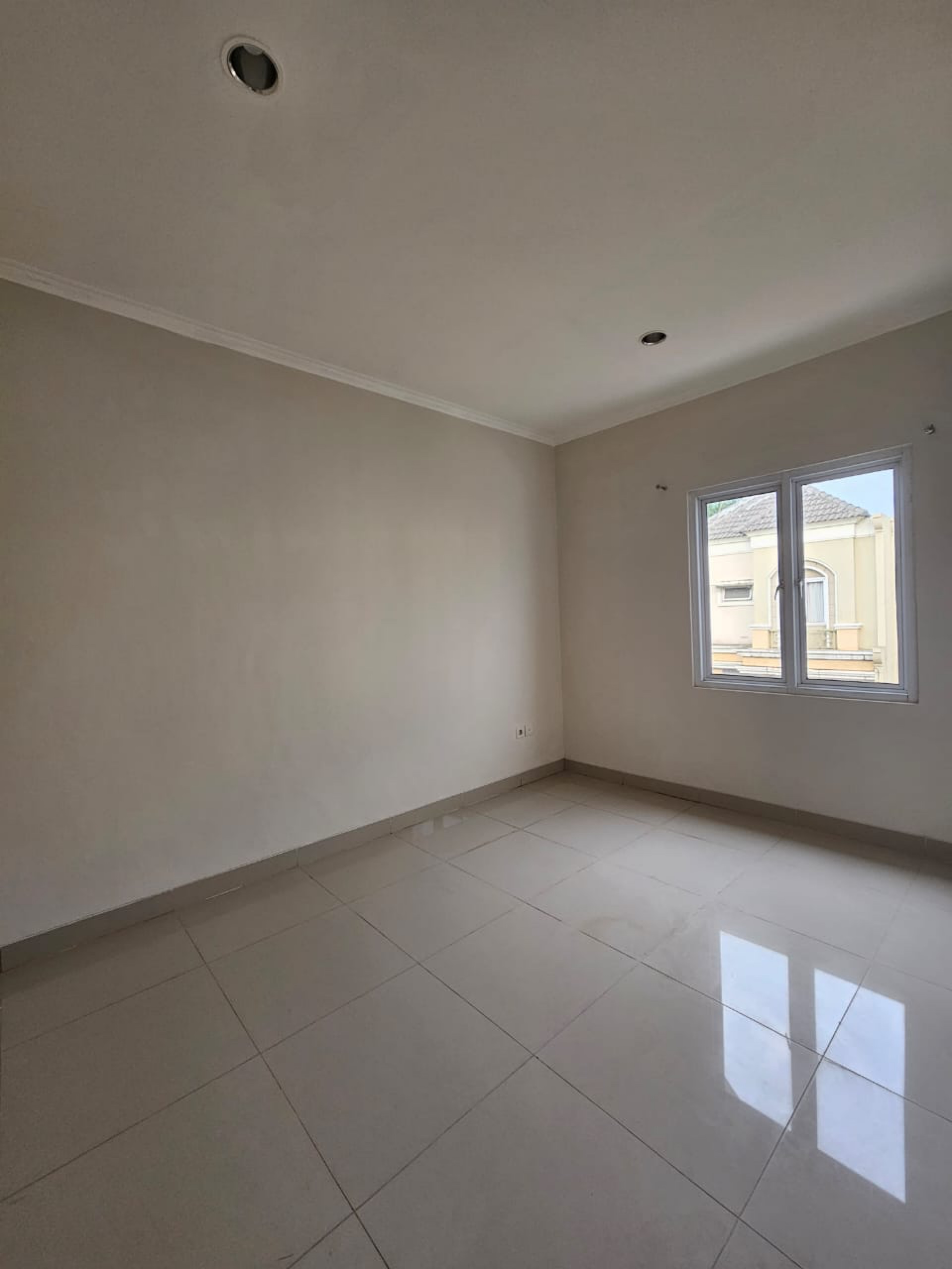 Rumah Disewa di Tangerang, foto 1 dari 9