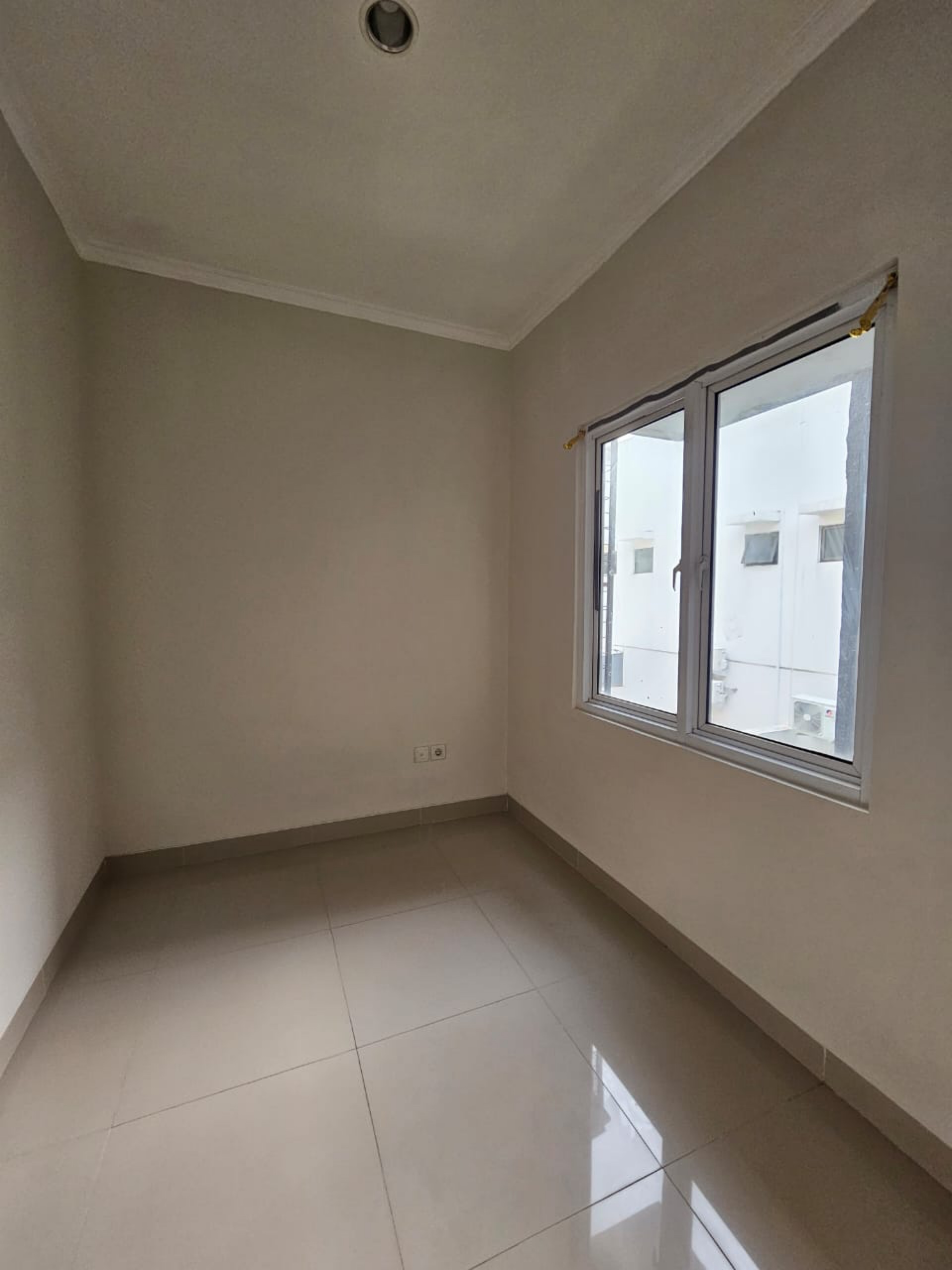 Rumah Disewa di Tangerang, foto 1 dari 9