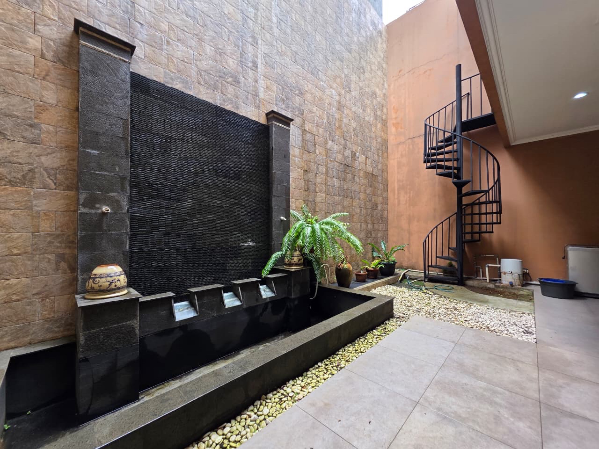 Rumah Disewa di Tangerang, foto 1 dari 10