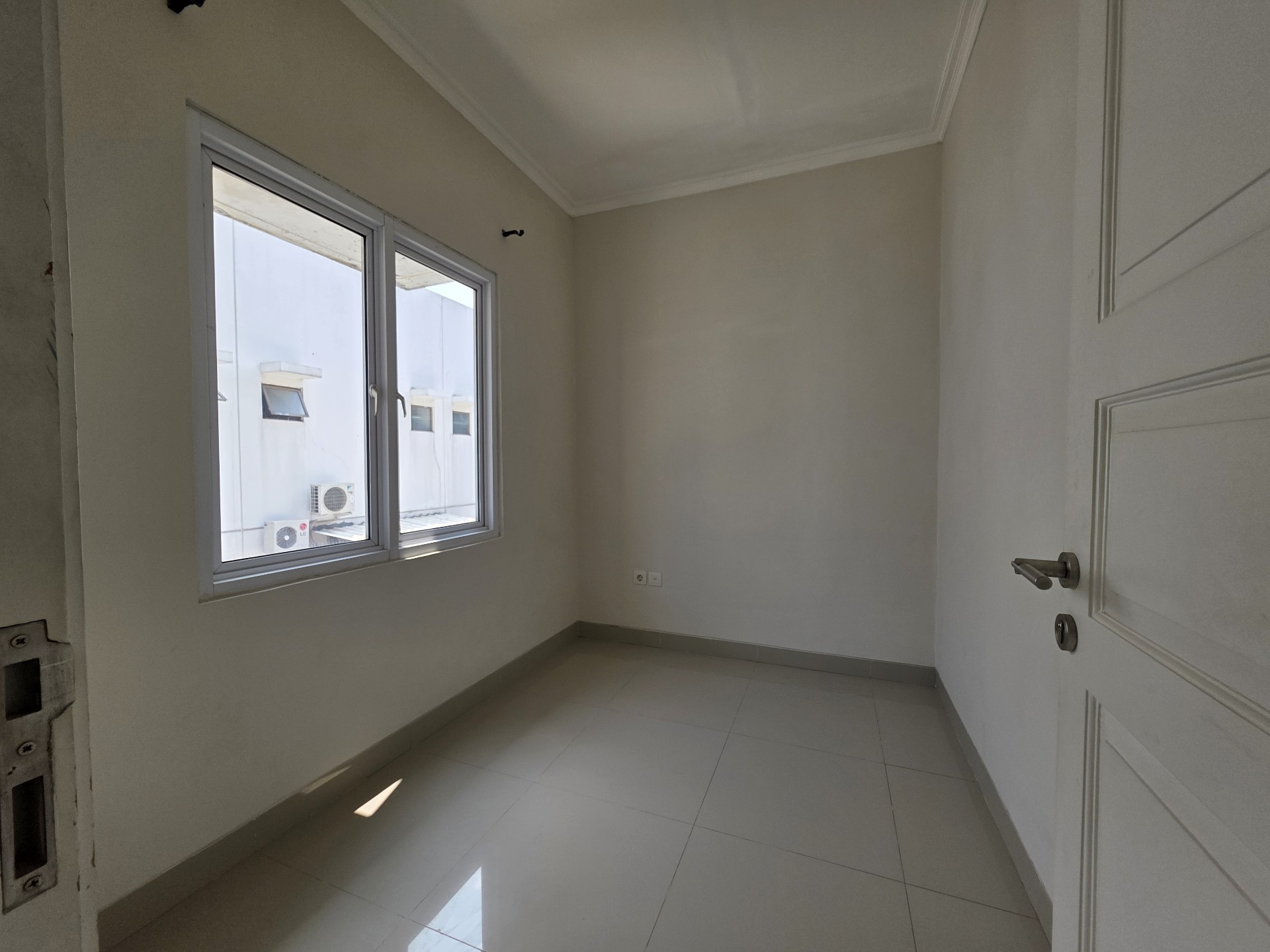 Rumah Disewa di Tangerang, foto 1 dari 9