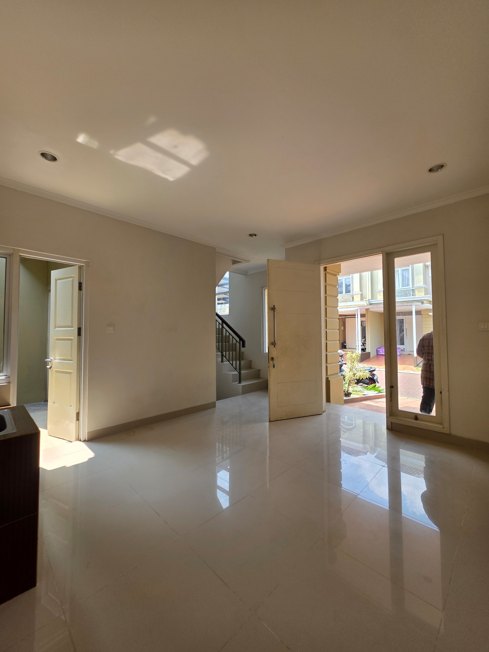 Rumah Disewa di Tangerang, foto 1 dari 9