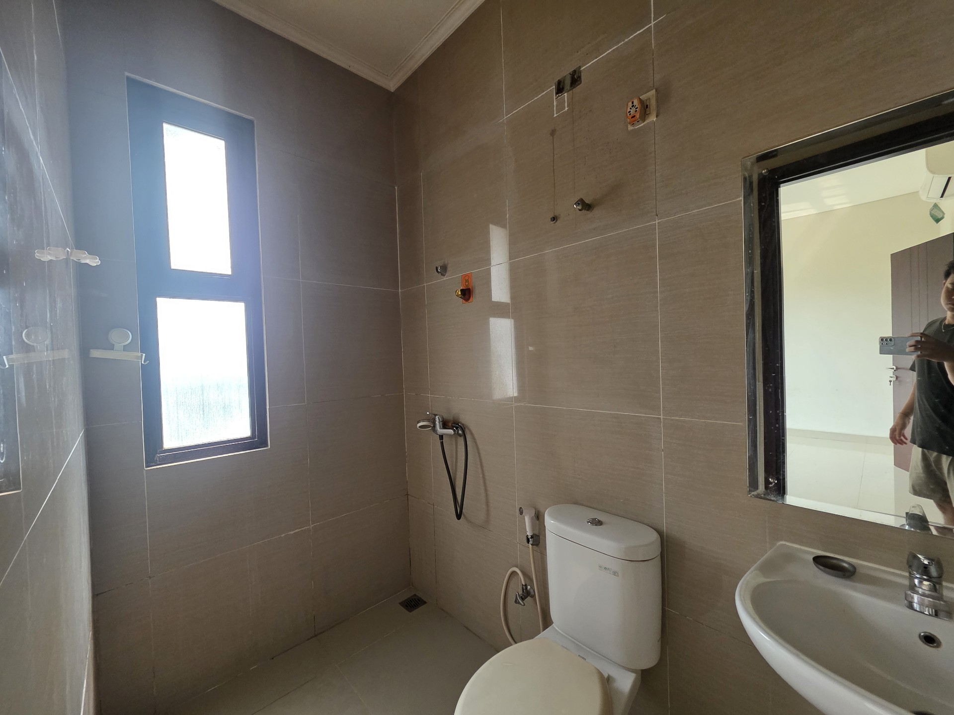 Rumah Disewa di Tangerang, foto 1 dari 9